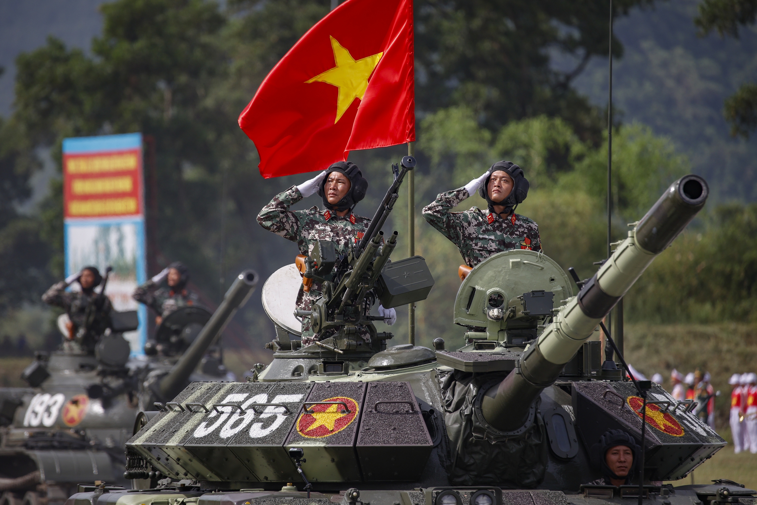 Quân đội, công an phô diễn sức mạnh với dàn khí tài hiện đại- Ảnh 2. Quân đội, công an phô diễn sức mạnh với dàn khí tài hiện đại- Ảnh 2.