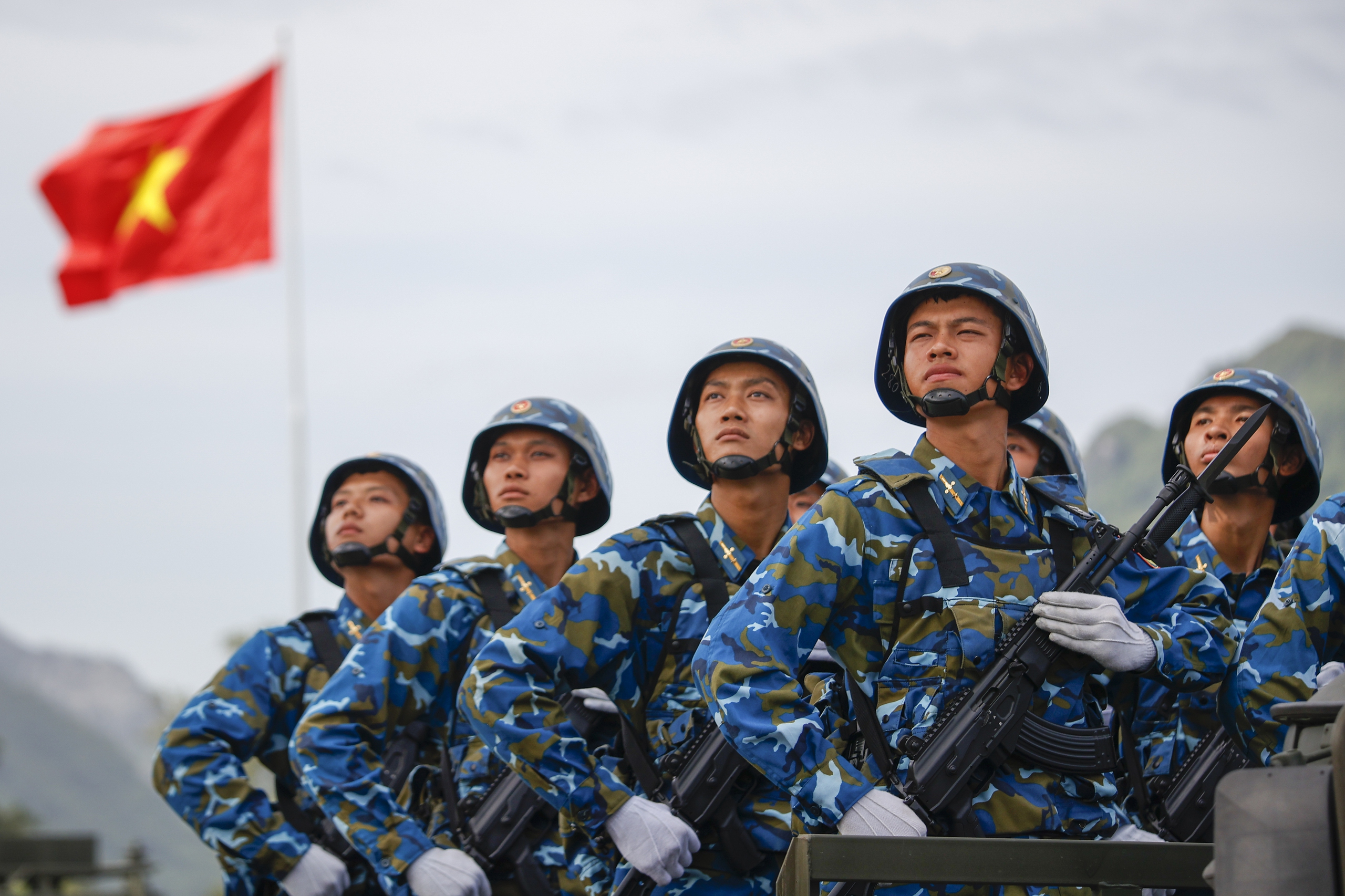 Quân đội, công an phô diễn sức mạnh với dàn khí tài hiện đại- Ảnh 14. Quân đội, công an phô diễn sức mạnh với dàn khí tài hiện đại- Ảnh 14.