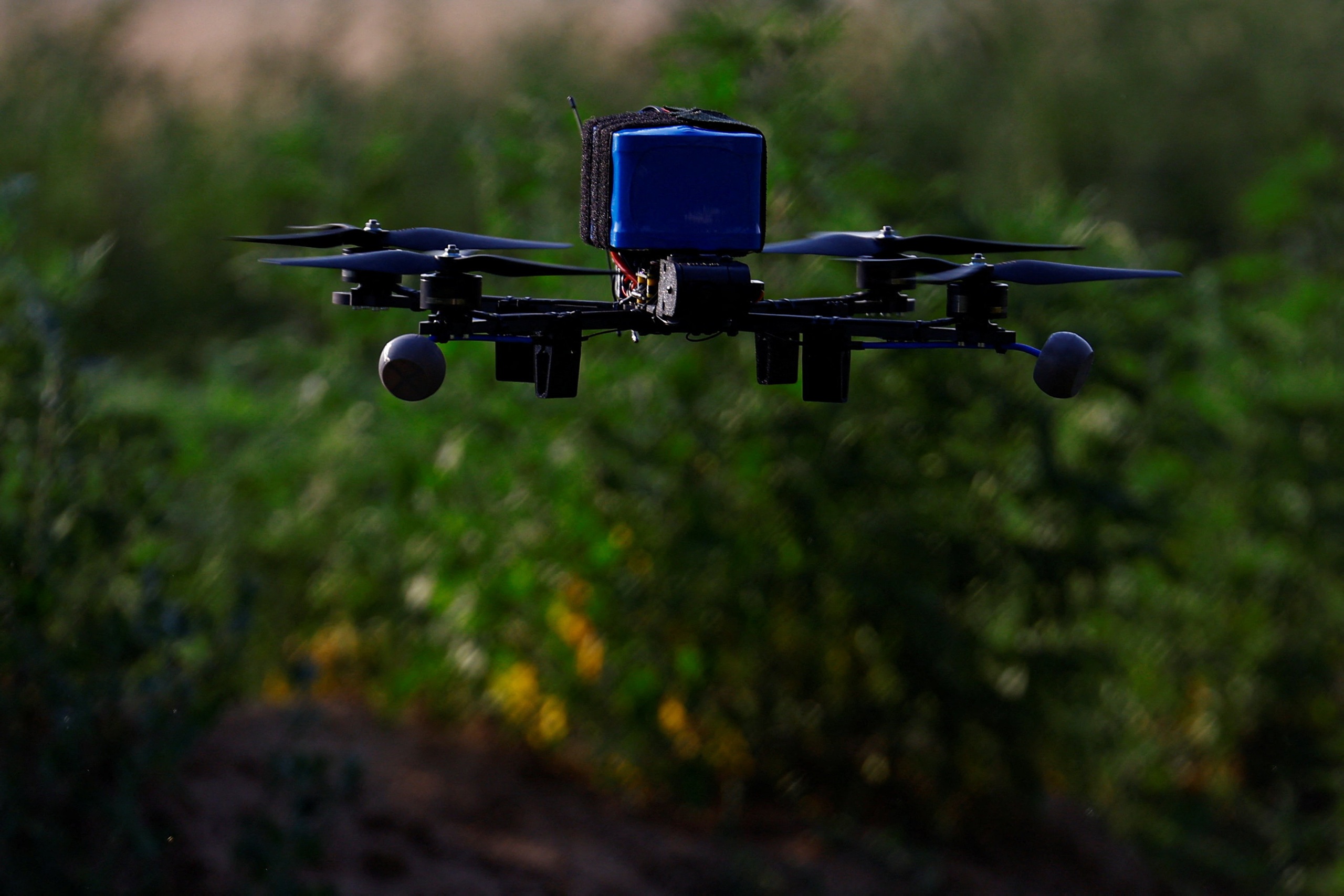 Ukraine trông cậy vào UAV đánh chặn để dựng khiên phòng không giá rẻ  - Ảnh 1.