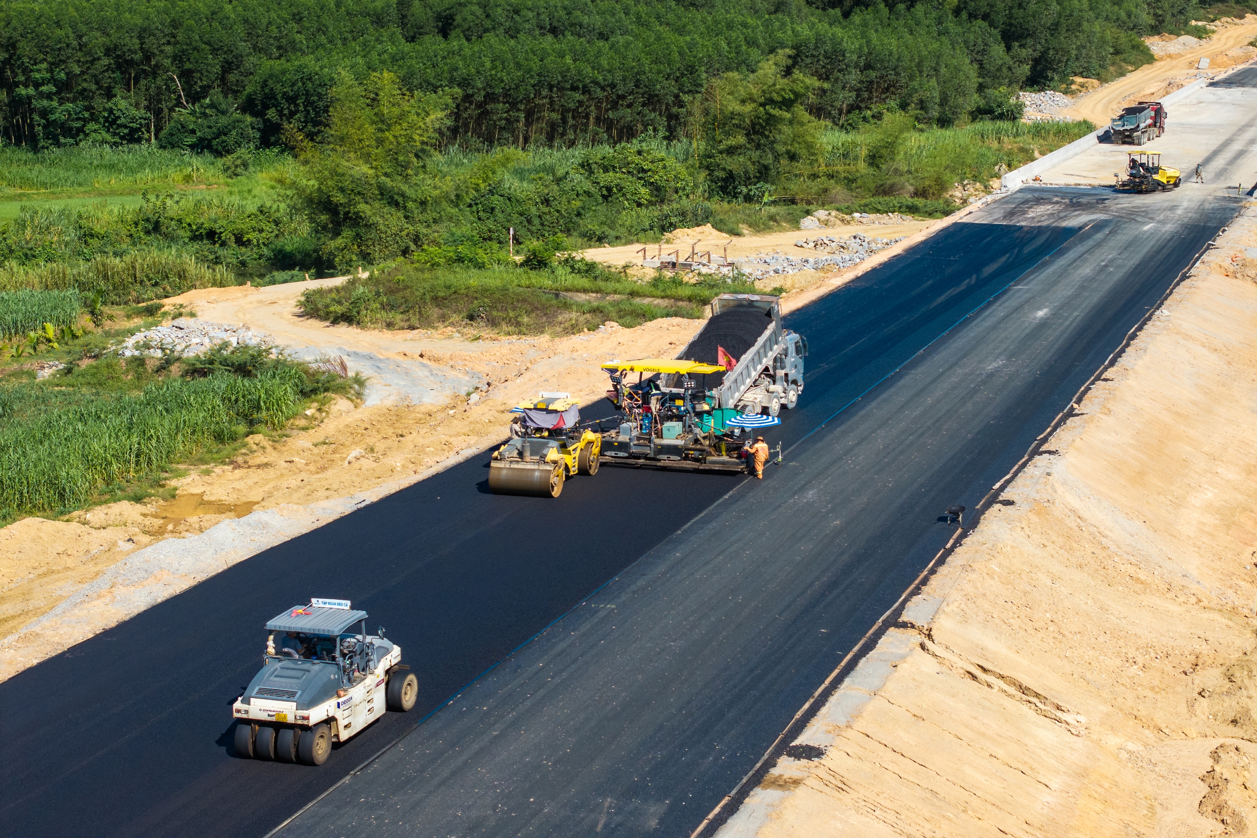 Hình hài cao tốc Quảng Ngãi - Hoài Nhơn, sau hơn 2 năm thi công - Ảnh 3.