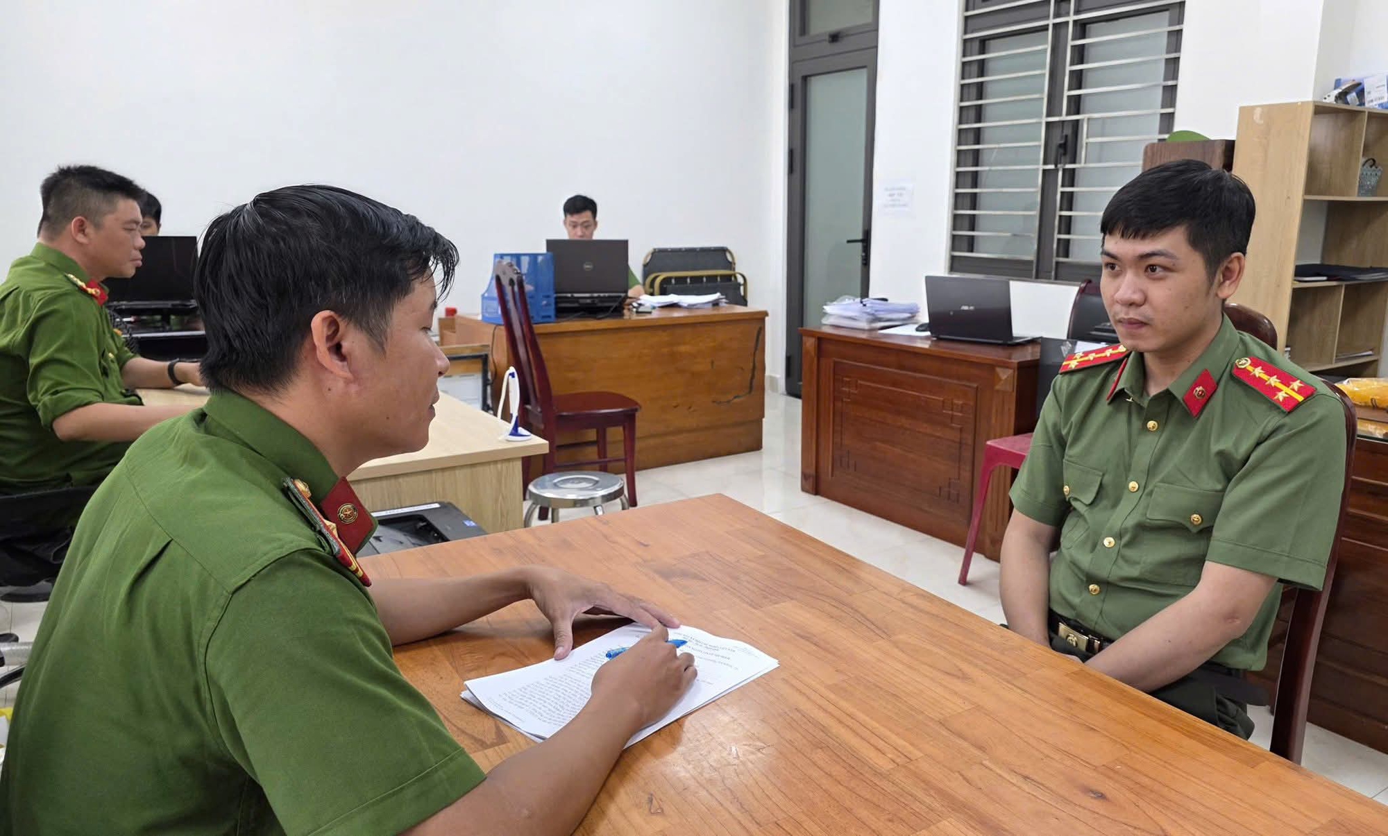Đà Nẵng: Bắt kẻ giả danh công an, lừa đảo chiếm đoạt hàng trăm triệu đồng - Ảnh 1.