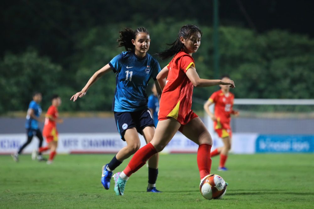 Com uma grande vitória sobre Singapura, a seleção feminina sub-20 do Vietnã lidera o Grupo B das eliminatórias para o Campeonato Asiático Sub-20 de 2026. - Foto 3. Thắng đậm Singapore, đội nữ U.20 Việt Nam dẫn đầu bảng B vòng loại U.20 châu Á 2026
- Ảnh 3.