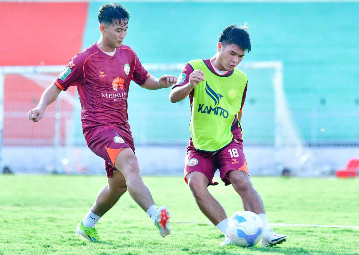 বিন দিন ক্লাবটি কুই নহন ইউনাইটেডে পরিবর্তিত হয়েছে: ৪ বছরে ৪ বার নাম পরিবর্তন করেছে, প্রথম বিভাগ ছাড়েনি - ছবি ১। CLB Bình Định chuyển thành Quy Nhơn United: Đổi tên 4 lần trong 4 năm, không bỏ hạng nhất- Ảnh 1.