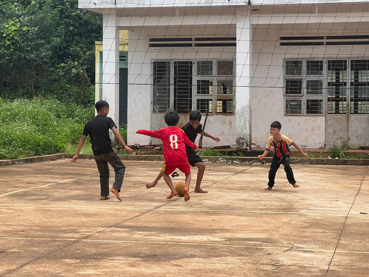 'Làng Cam' trên đất Việt: Bình yên nơi biên ải - Ảnh 1.