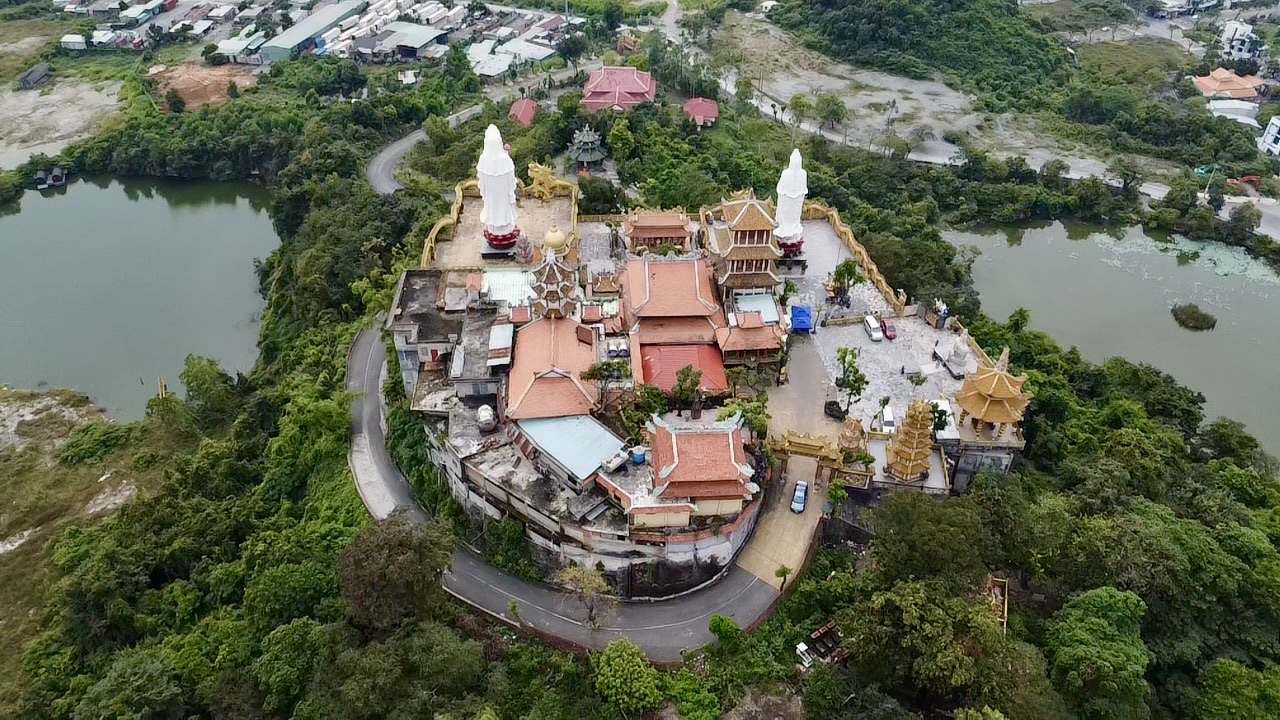 TP.HCM: Phường Đông Hòa có ngôi chùa cổ 413 năm tuổi nằm chót vót trên đỉnh núi - Ảnh 2.