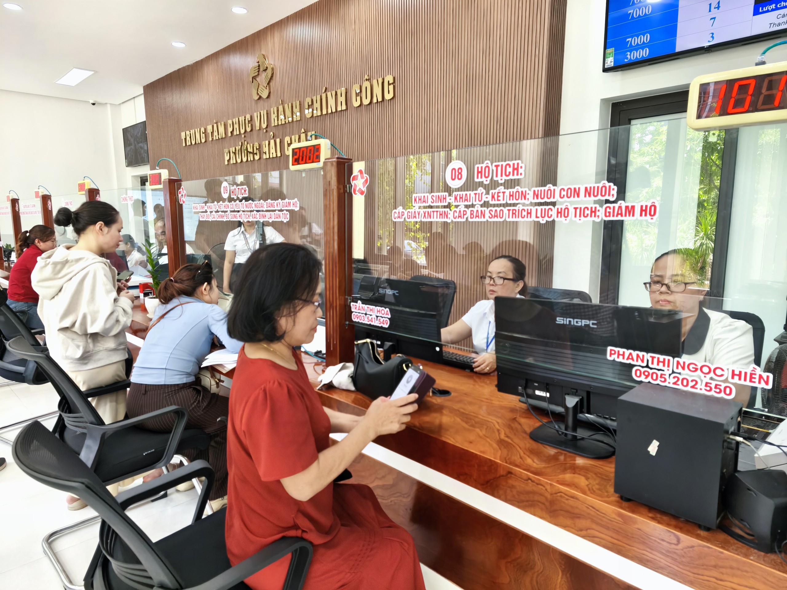 Chủ tịch UBND TP.Đà Nẵng: Khối lượng công việc tăng là cơ hội để cán bộ khẳngđịnhnănglực- Ảnh 2. Chủ tịch UBND TP.Đà Nẵng: Khối lượng công việc tăng là cơ hội để cán bộ khẳngđịnhnănglực- Ảnh 2.