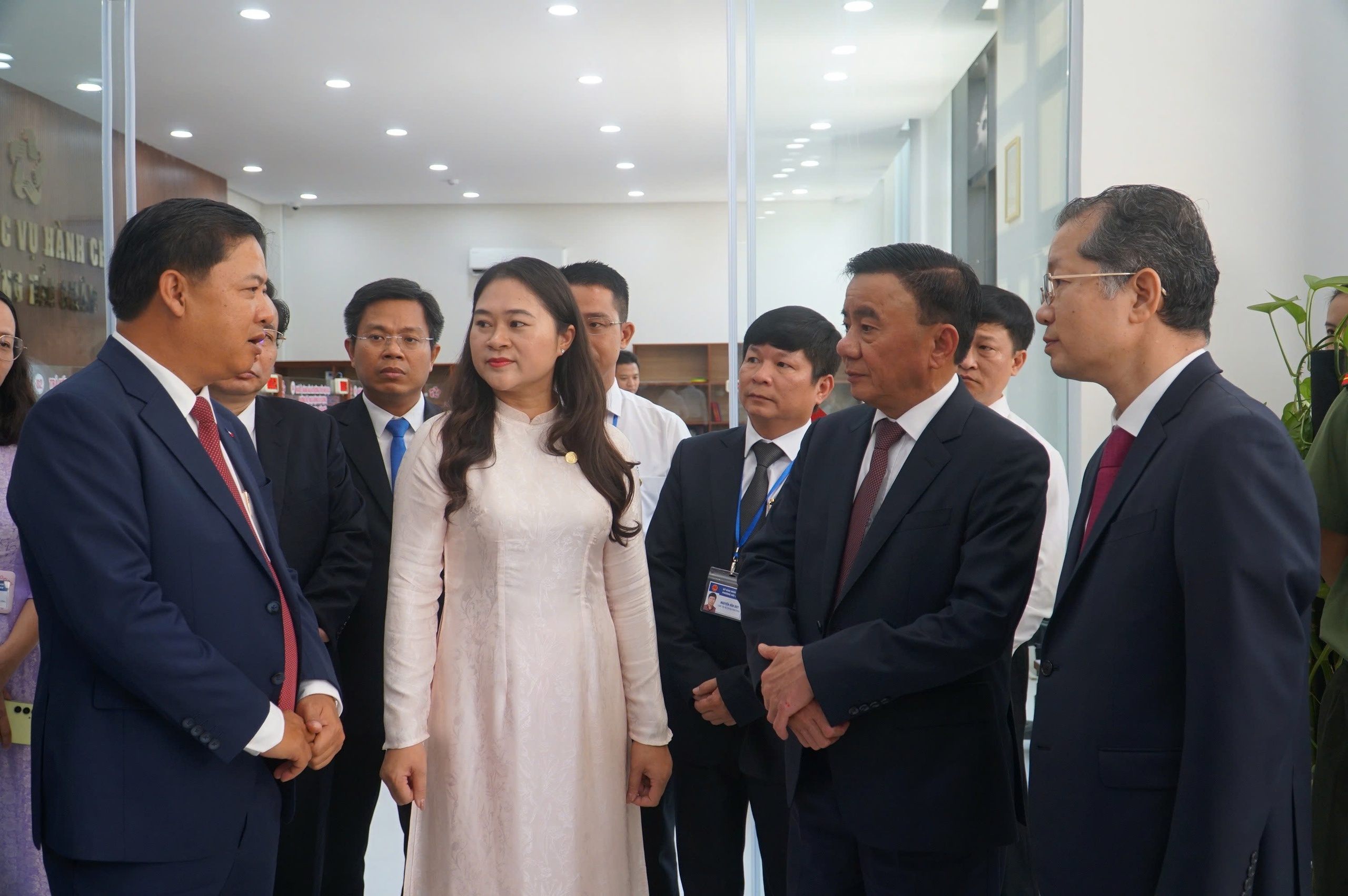 Chủ tịch UBND TP.Đà Nẵng: Khối lượng công việc tăng là cơ hội để cán bộ khẳngđịnhnănglực- Ảnh 4. Chủ tịch UBND TP.Đà Nẵng: Khối lượng công việc tăng là cơ hội để cán bộ khẳngđịnhnănglực- Ảnh 4.