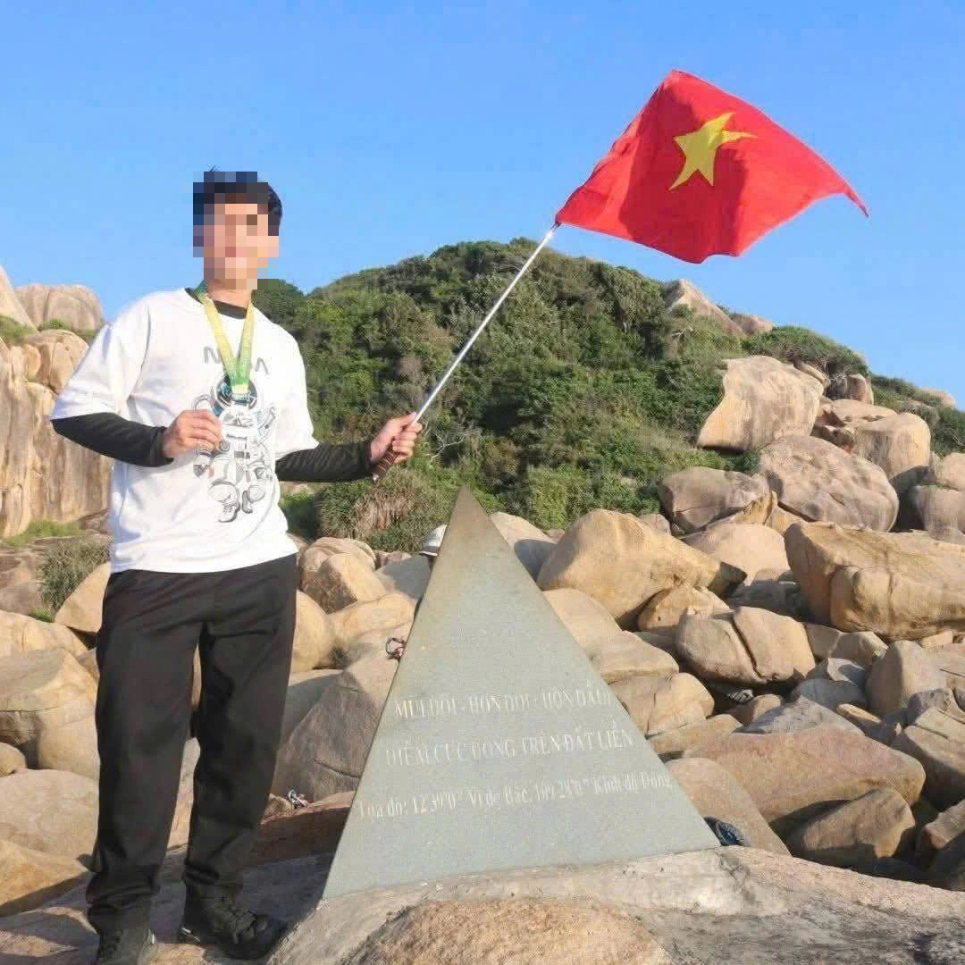 Hàng trăm người tìm kiếm nam thanh niên mất tích khi leo núi tại Khánh Hòa- Ảnh 1. Hàng trăm người tìm kiếm nam thanh niên mất tích khi leo núi tại Khánh Hòa- Ảnh 1.