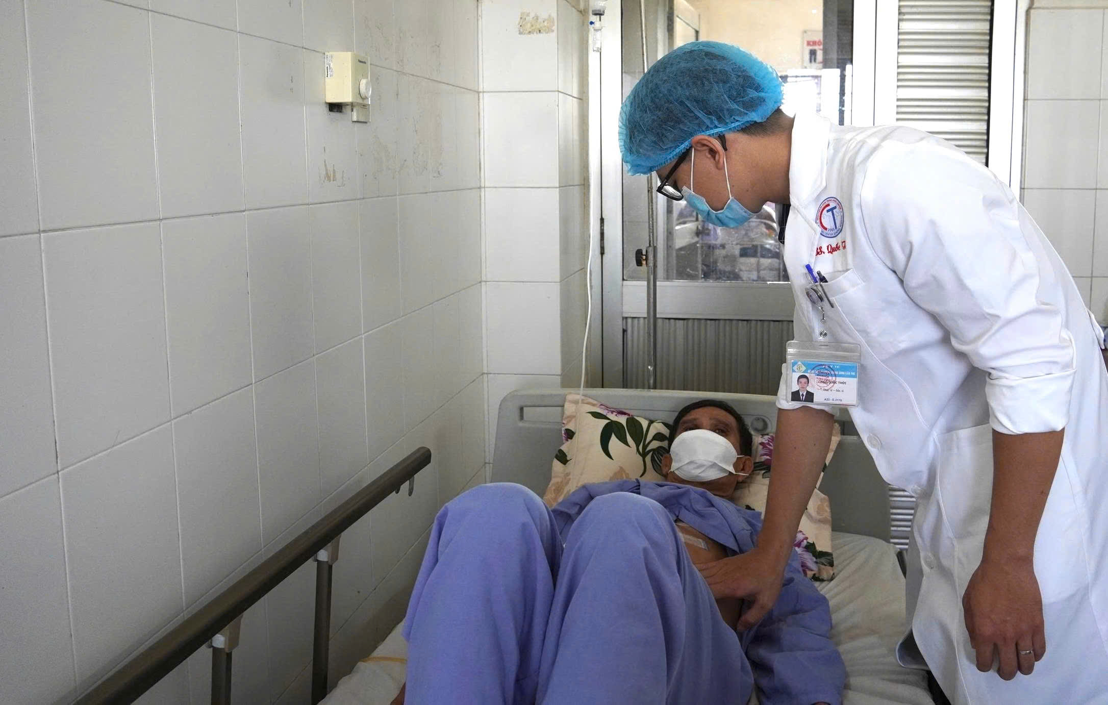 Lần đầu sử dụng dao mổ siêu âm CUSA phẫu thuật ung thư gan ở ĐBSCL - Ảnh 2.