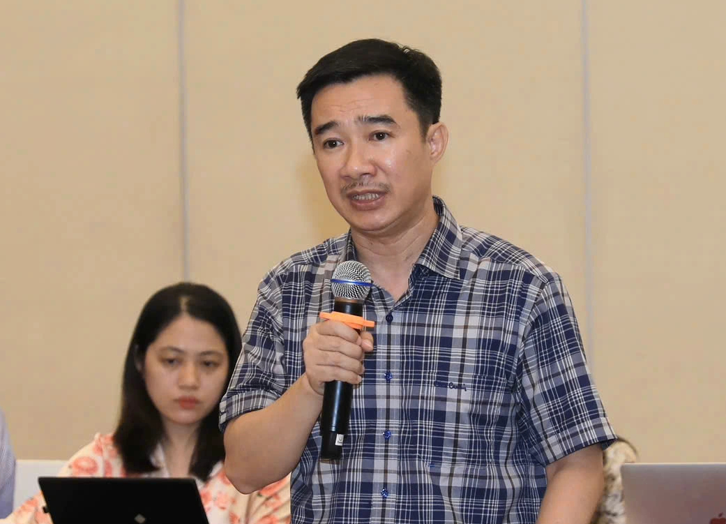 'Hạn chế xe máy xăng cần tạo điều kiện cho người dân đi bộ, metro, xe đạp điện'- Ảnh 2. 'Hạn chế xe máy xăng cần tạo điều kiện cho người dân đi bộ, metro, xe đạp điện'- Ảnh 2.