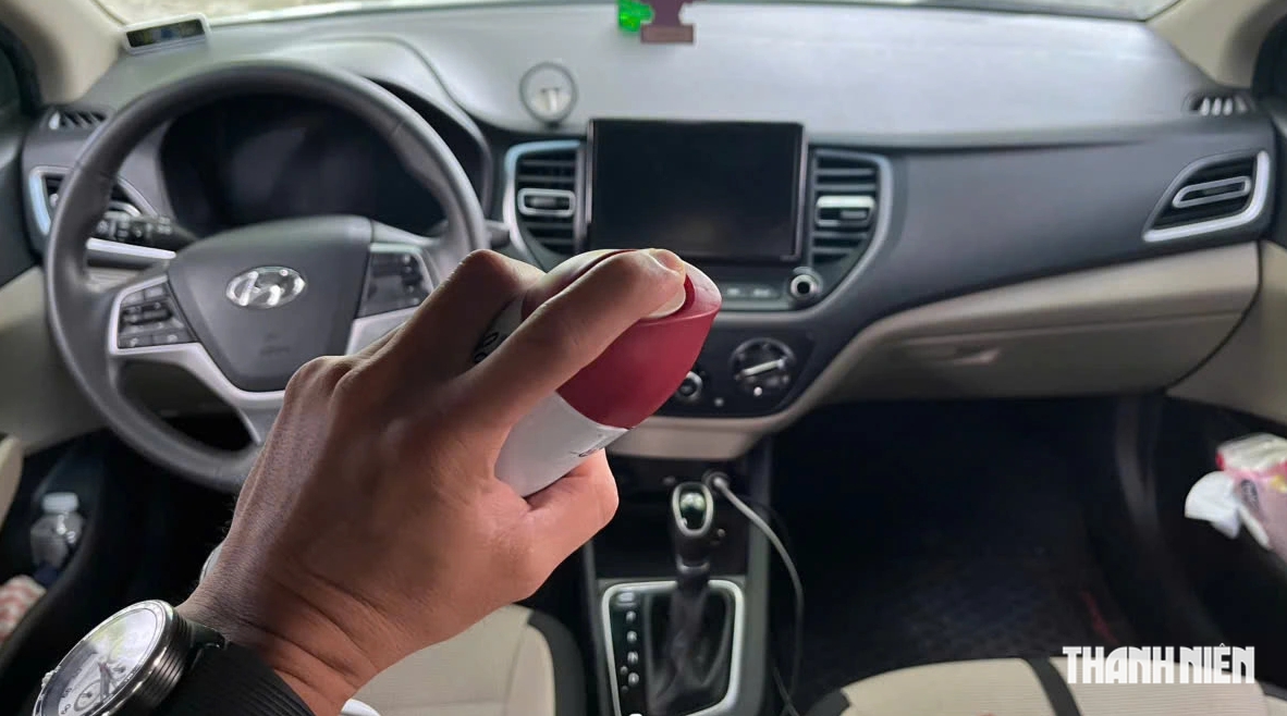 Vì sao không nên lạm dụng nước hoa ô tô trong khoang nội thất xe của bạn? - Ảnh 2.