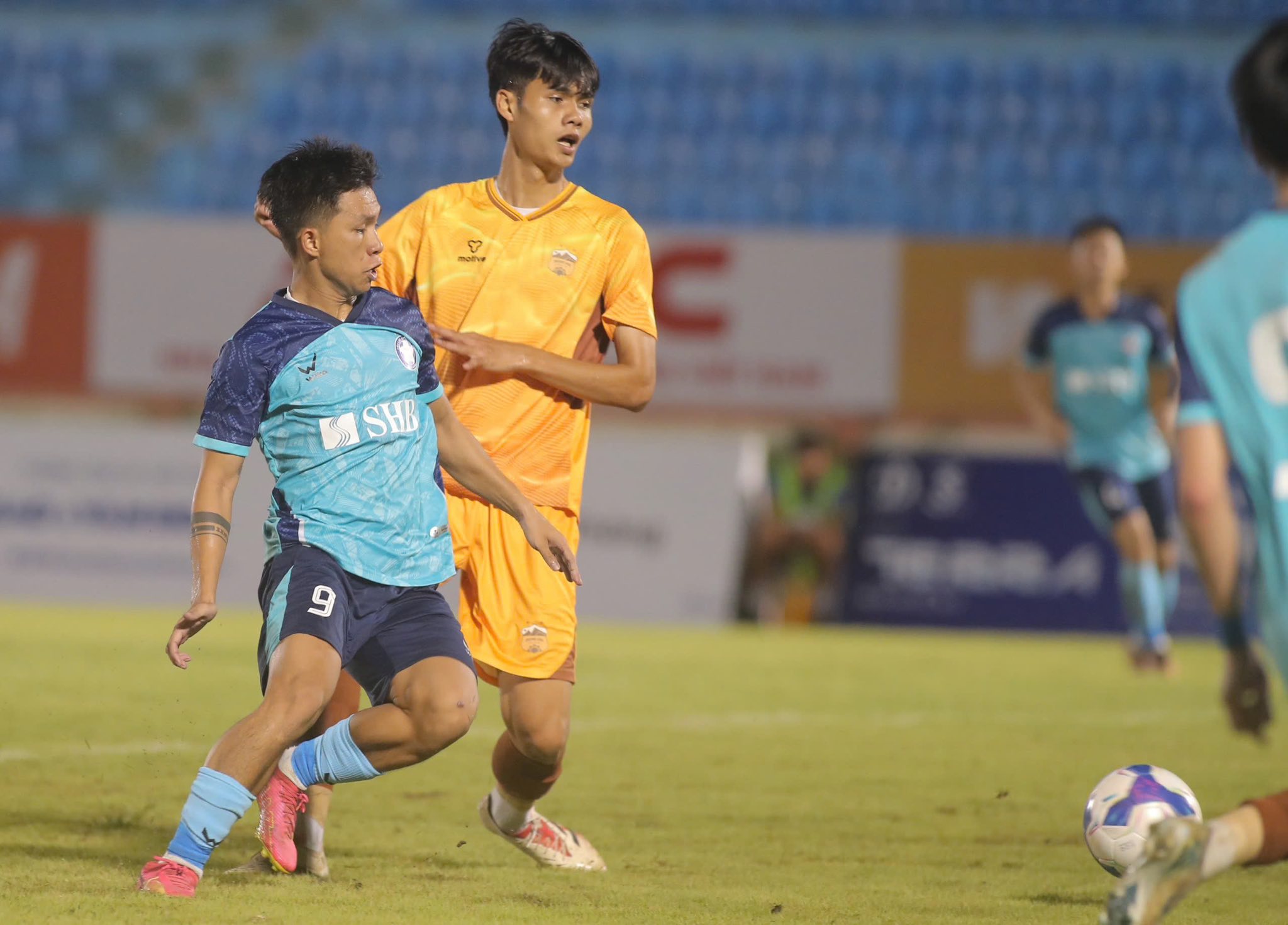 Jovens estrelas ajudam o HAGL a ficar forte e imprevisível na V-League - Foto 1. Dàn sao trẻ giúp HAGL mạnh mẽ và khó đoán ở V-League- Ảnh 1.