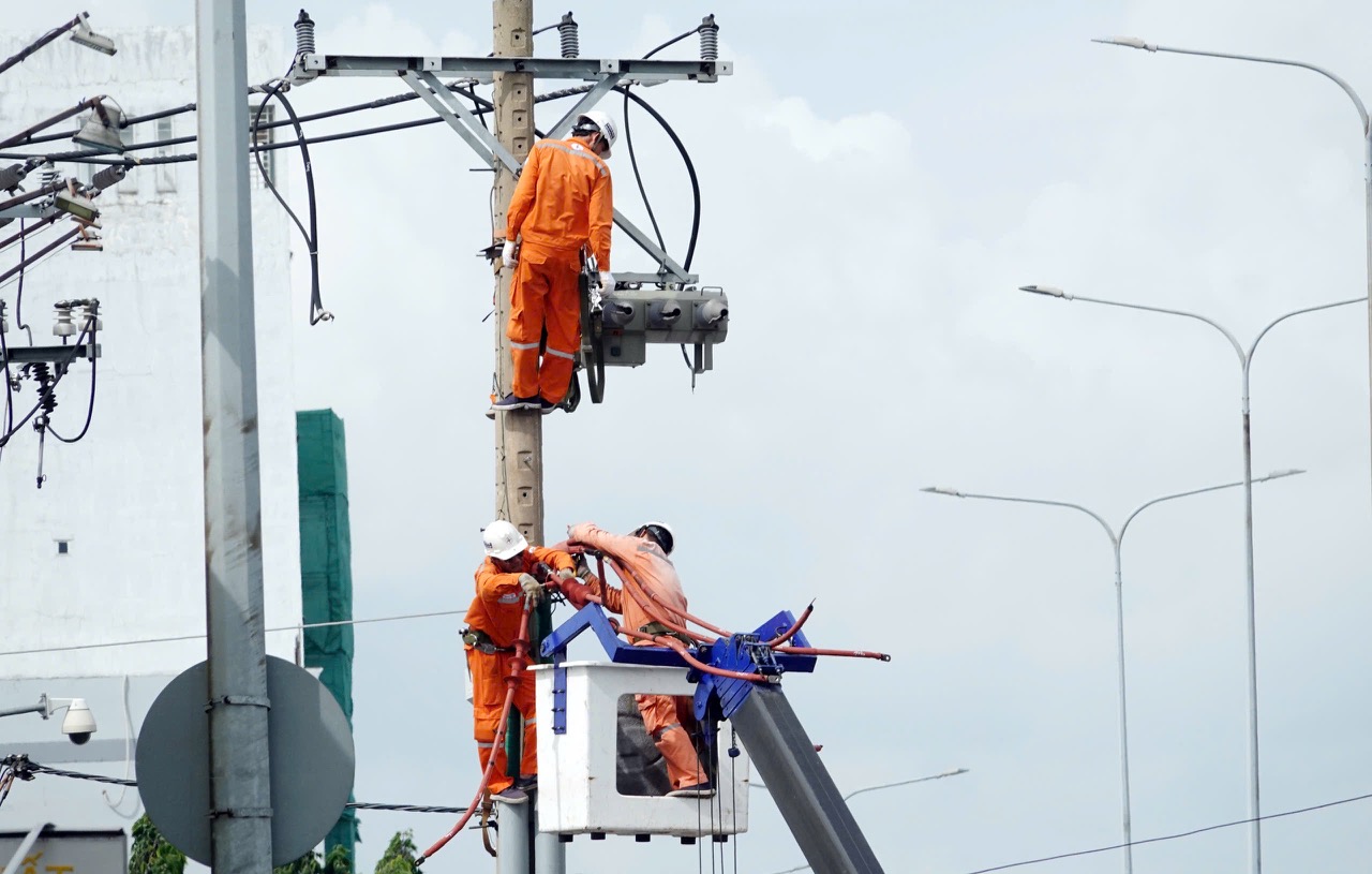 Hoá đơn điện tăng vọt, ‘thủ phạm’ không chỉ do nắng nóng- Ảnh 2.