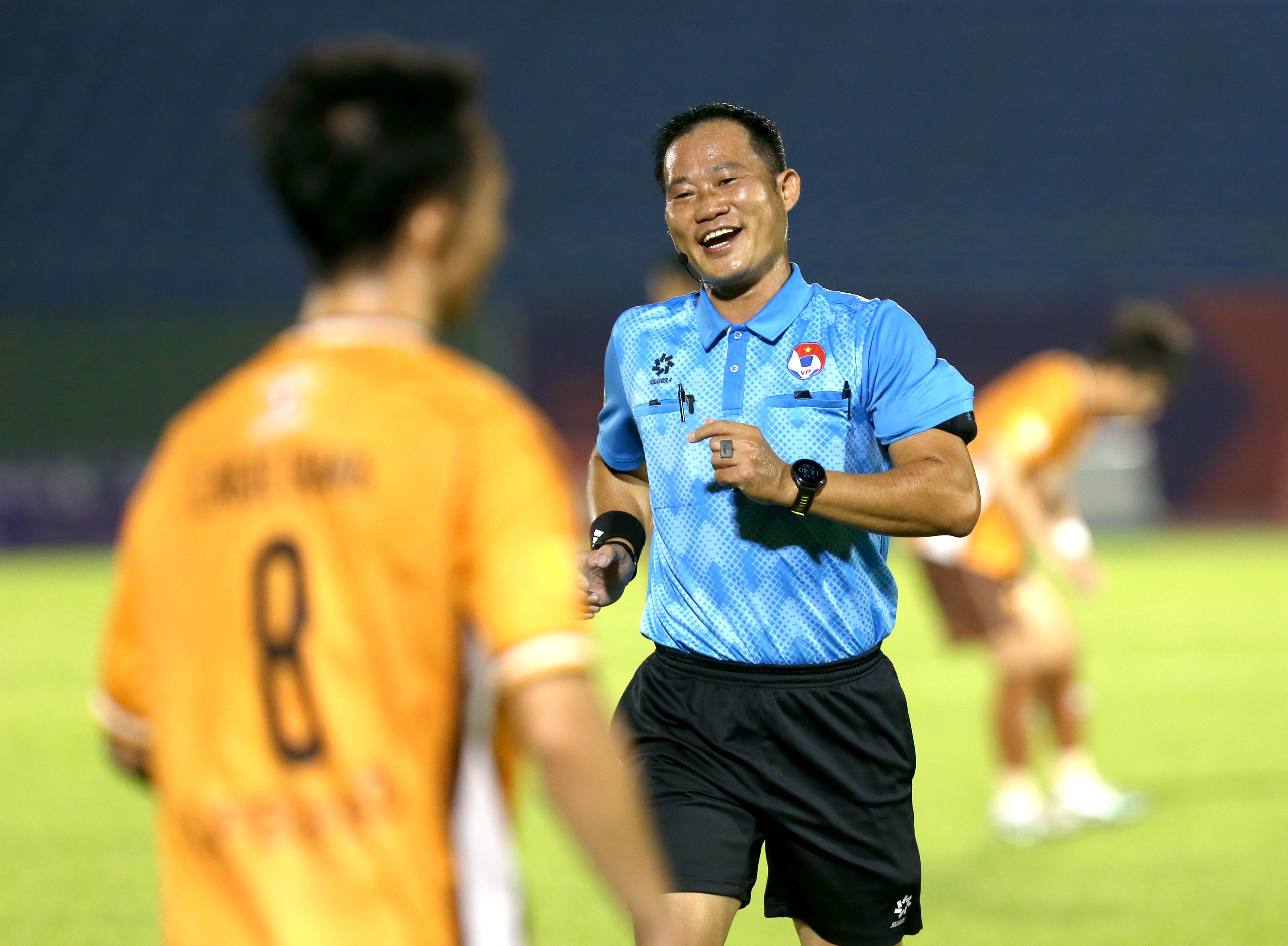 Astăzi, arbitrul Tran Dinh Thinh s-a întors în patria sa… - Foto 6. Hôm nay, trọng tài Trần Đình Thịnh về với đất mẹ…- Ảnh 6.