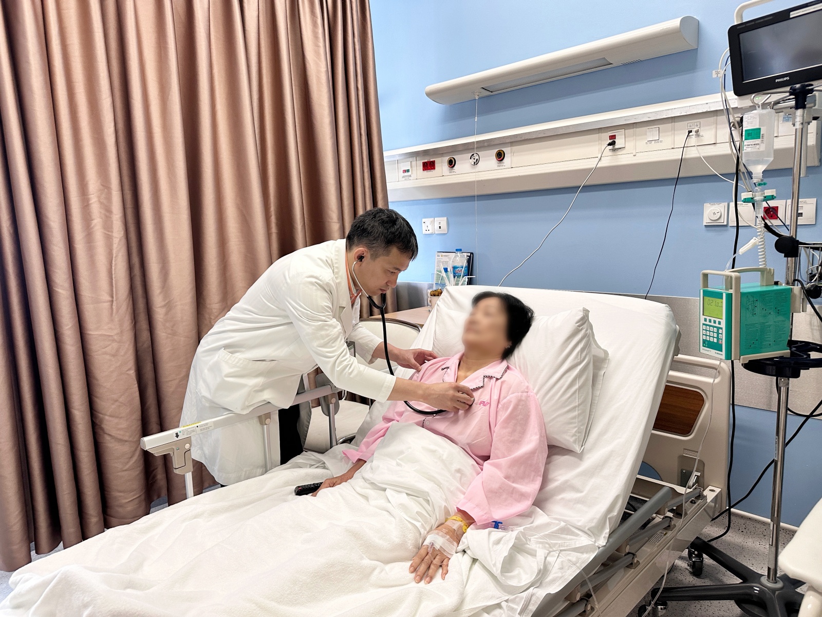 Hai bệnh nhân tại Việt Nam được điều trị nghẽn mạch vành bằng công nghệ IVL- Ảnh 3. Hai bệnh nhân tại Việt Nam được điều trị nghẽn mạch vành bằng công nghệ IVL- Ảnh 3.