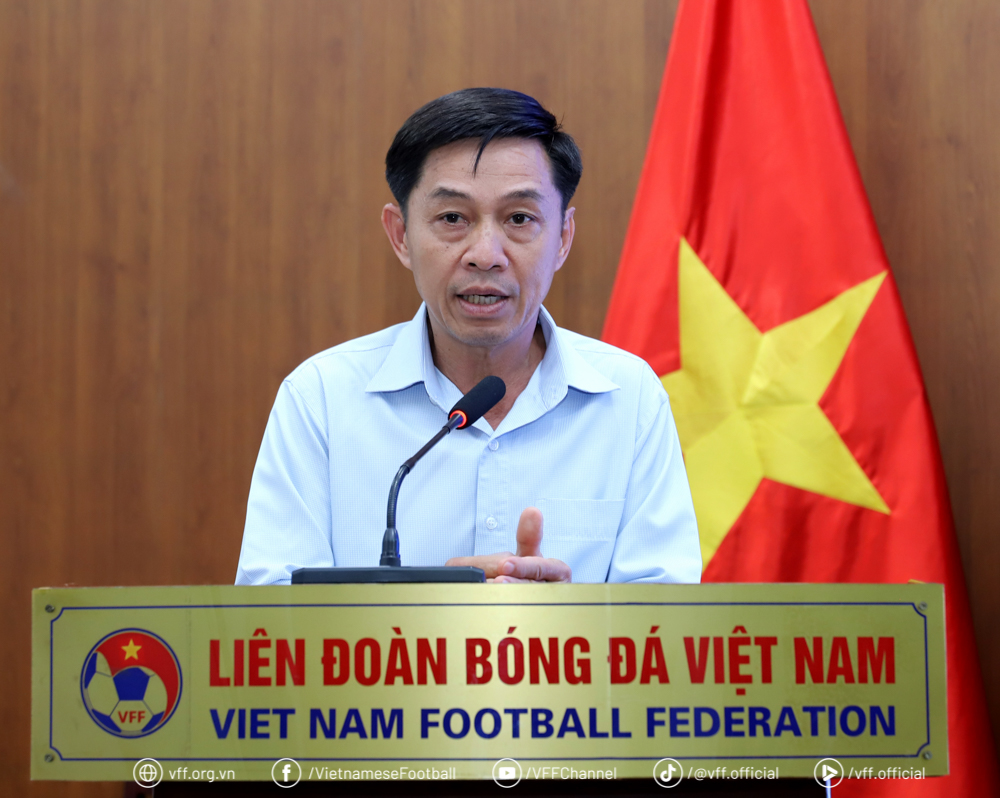 Co powiedział prezes VFF sędziom w ostatnim dniu kursu szkoleniowego, gdzie właśnie doszło do smutnego incydentu? - Zdjęcie 2. Chủ tịch VFF nói gì với các trọng tài trong ngày bế mạc lớp tập huấn vừa xảy ra chuyện buồn? - Ảnh 2.