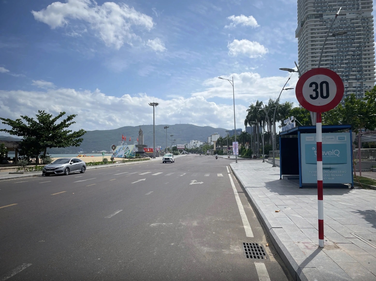 Có nên hạn chế tốc độ 30 km / giờ trên đường ven biển quy Nhơn? - Ảnh 1. Có nên hạn chế tốc độ 30 km / giờ trên đường ven biển quy Nhơn? - Ảnh 1.