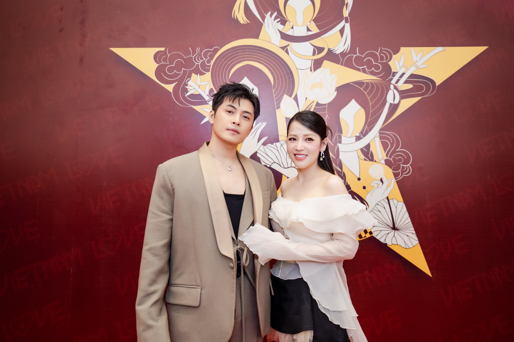 Puka khoe dáng thon gọn, tiết lộ sự thay đổi sau khi sinh con - Ảnh 1.