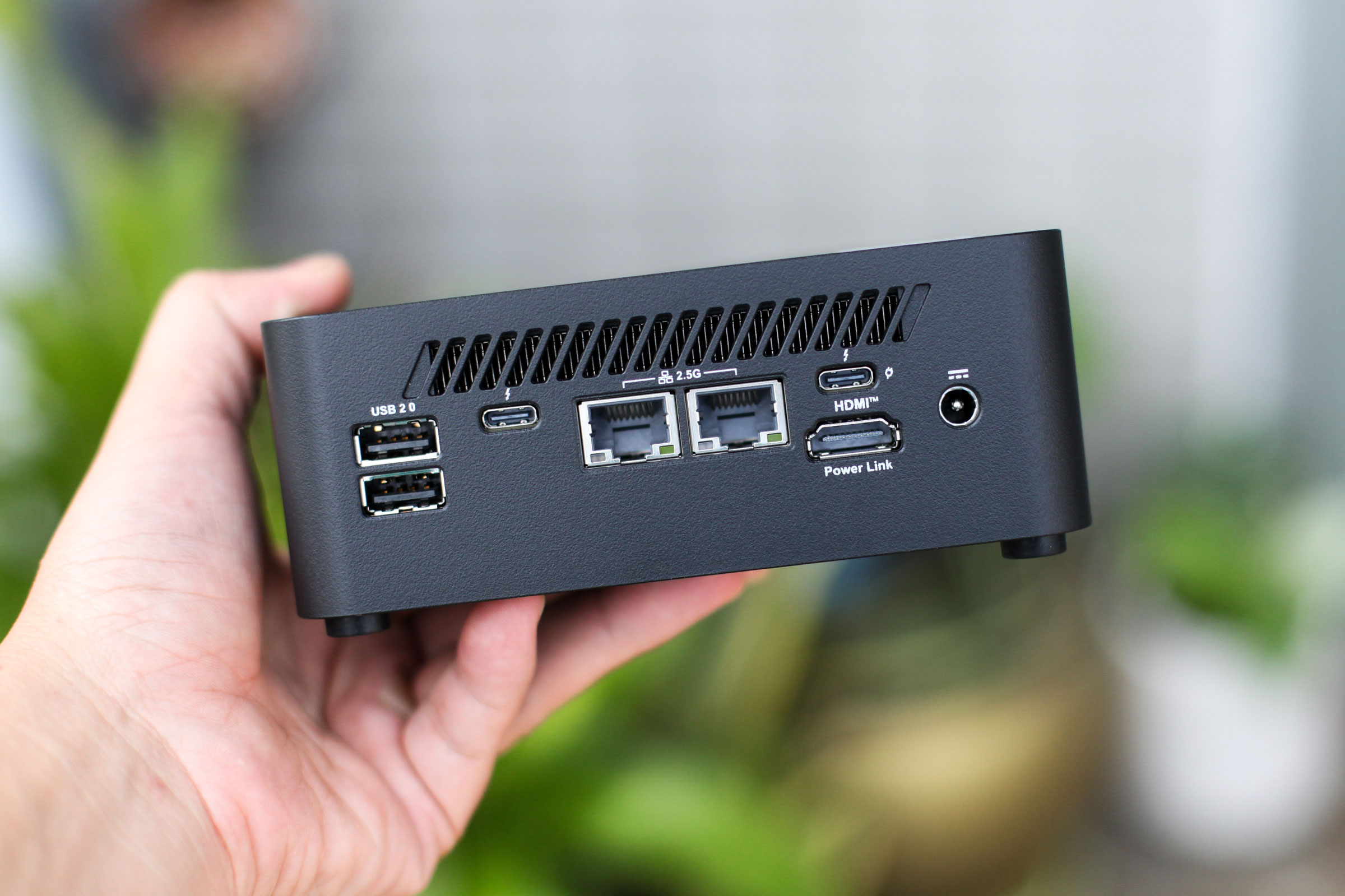 Trải nghiệm thực tế MSI Cubi NUC AI+ 2MG: Nhỏ gọn, mạnh mẽ với Copilot+ PC - Ảnh 4.