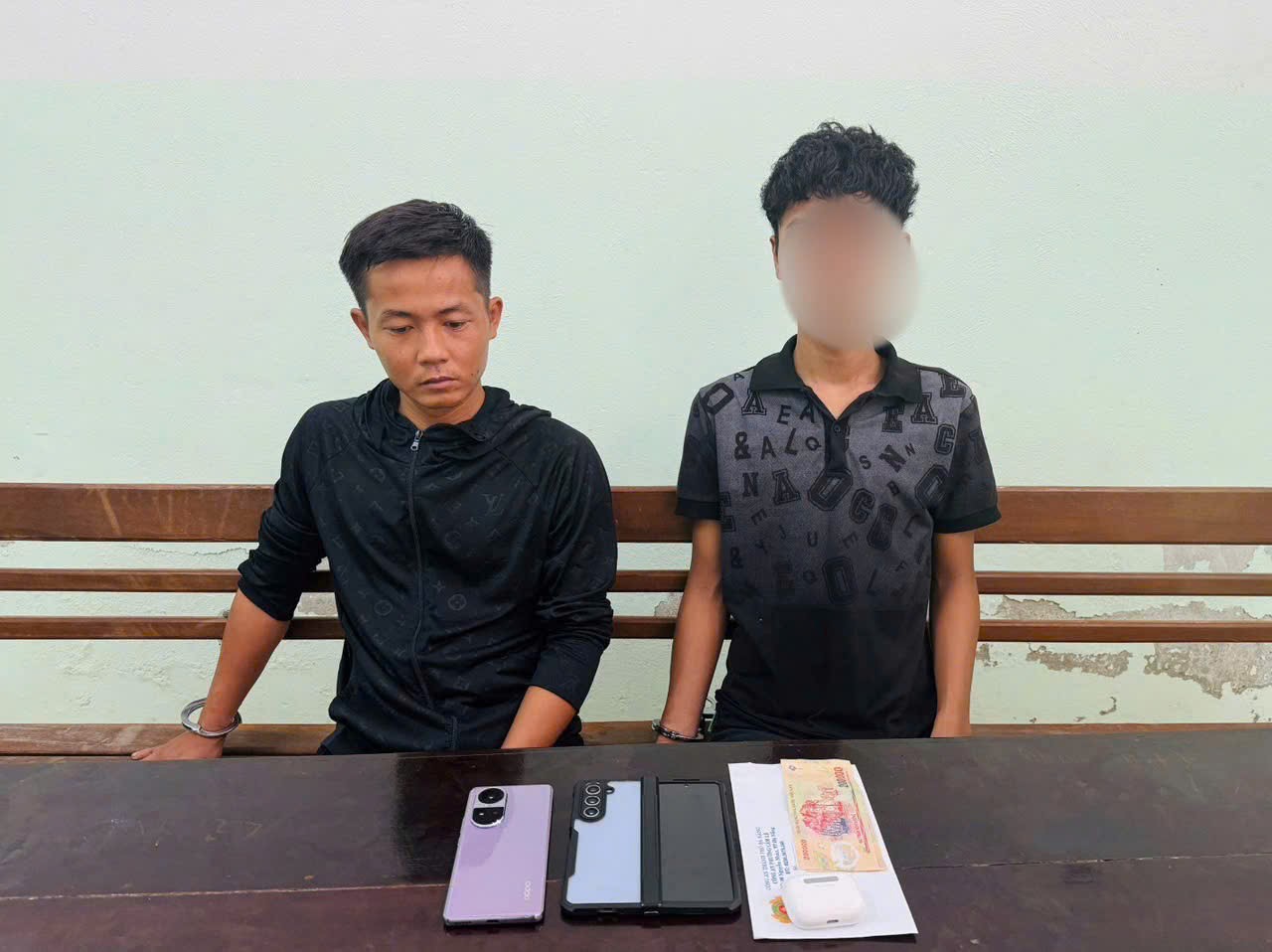 Trộm điện thoại từ tay… trộm - Ảnh 1.