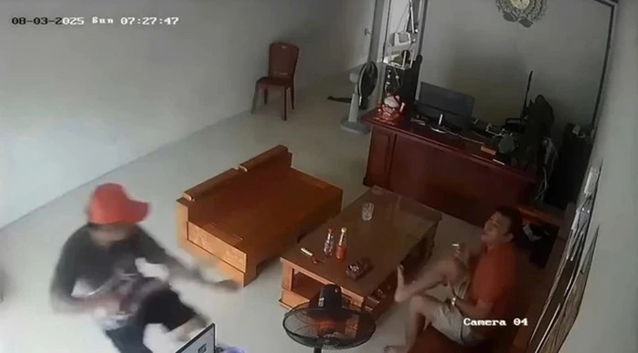 Hải Phòng: Người đàn ông bị tấn công bất ngờ trong nhà gây rúng động - Ảnh 1.