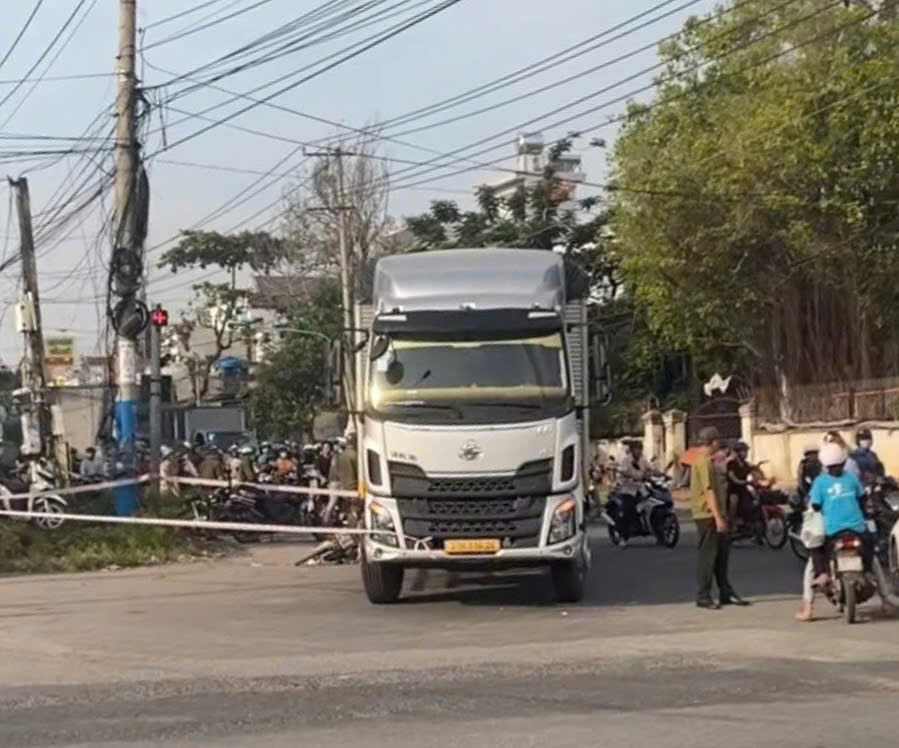 TP.HCM: Va chạm xe tải trên đường đi làm, nữ công nhân tử vong thương tâm- Ảnh 1.