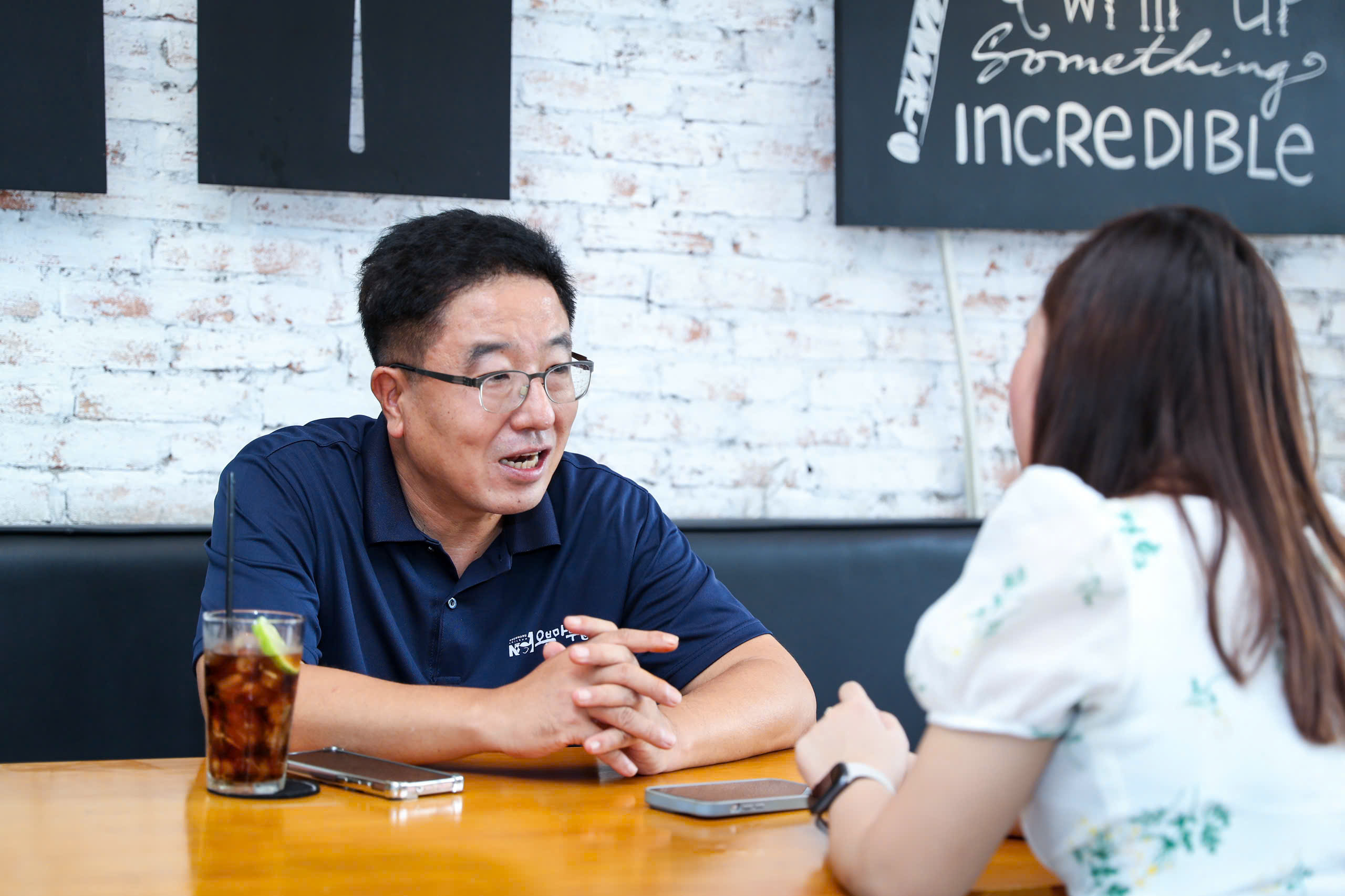 Chủ quán gà Hàn Quốc nói tiếng Việt siêu đỉnh, mê Việt Nam chẳng muốn về - Ảnh 2.