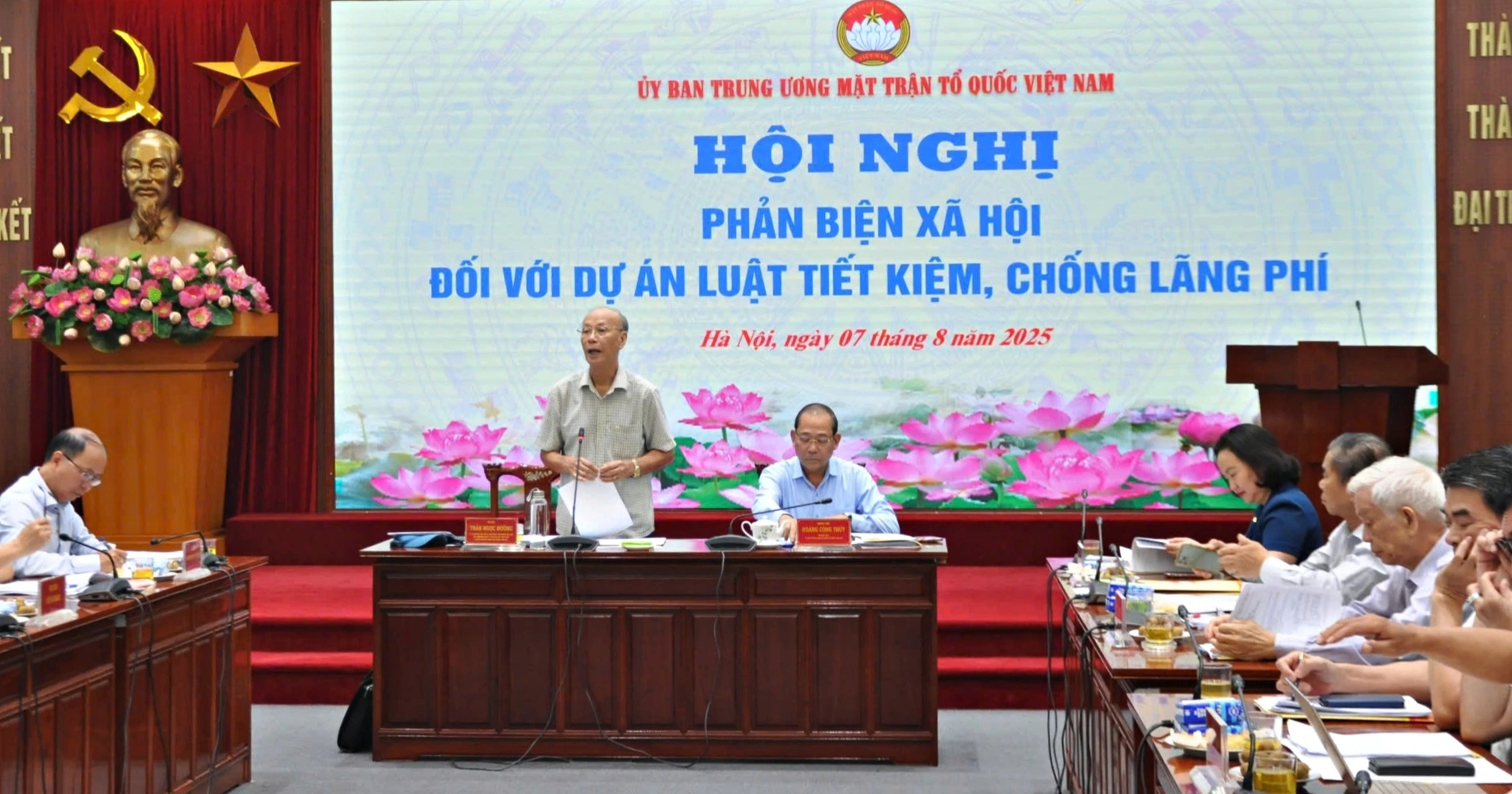 TS Trần Đình Thiên: 'Đất nước này lãng phí cơ hội kinh khủng'- Ảnh 1.