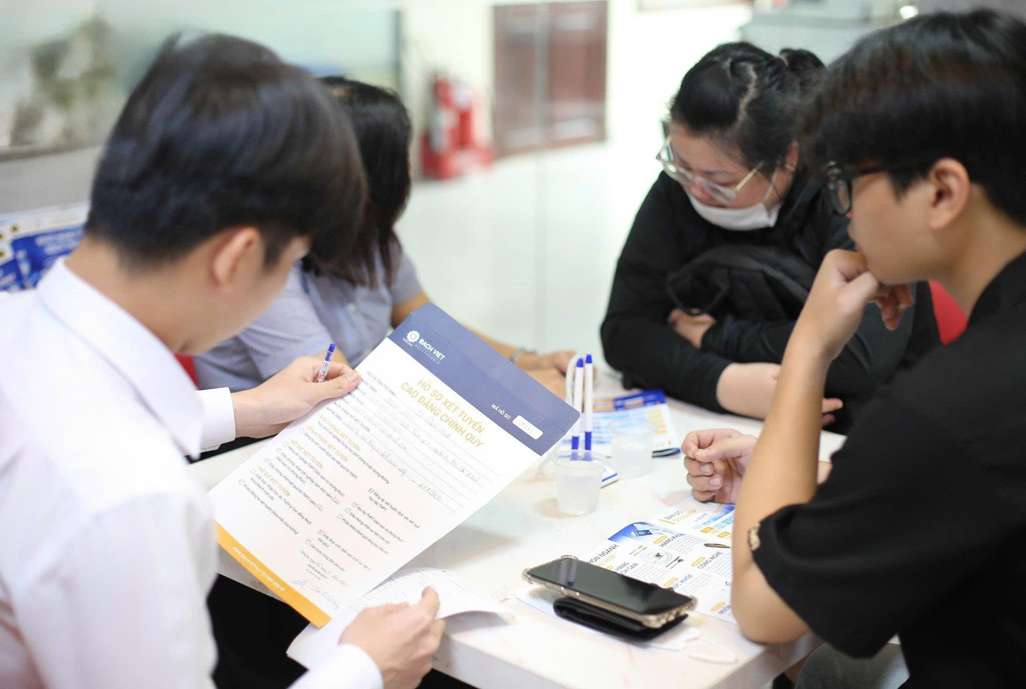Lần đầu tham gia xét tuyển chung: Trường CĐ hồi hộp chờ nguyện vọng của thí sinh - Ảnh 1.