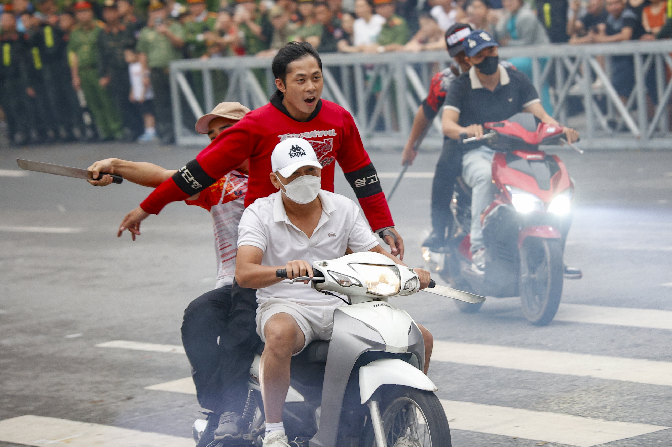 Hơn 2 . 000 Chiến sĩ công an Hà Nội diễu binh diễu hành trong Ngày hội bình yên - Ảnh 19.