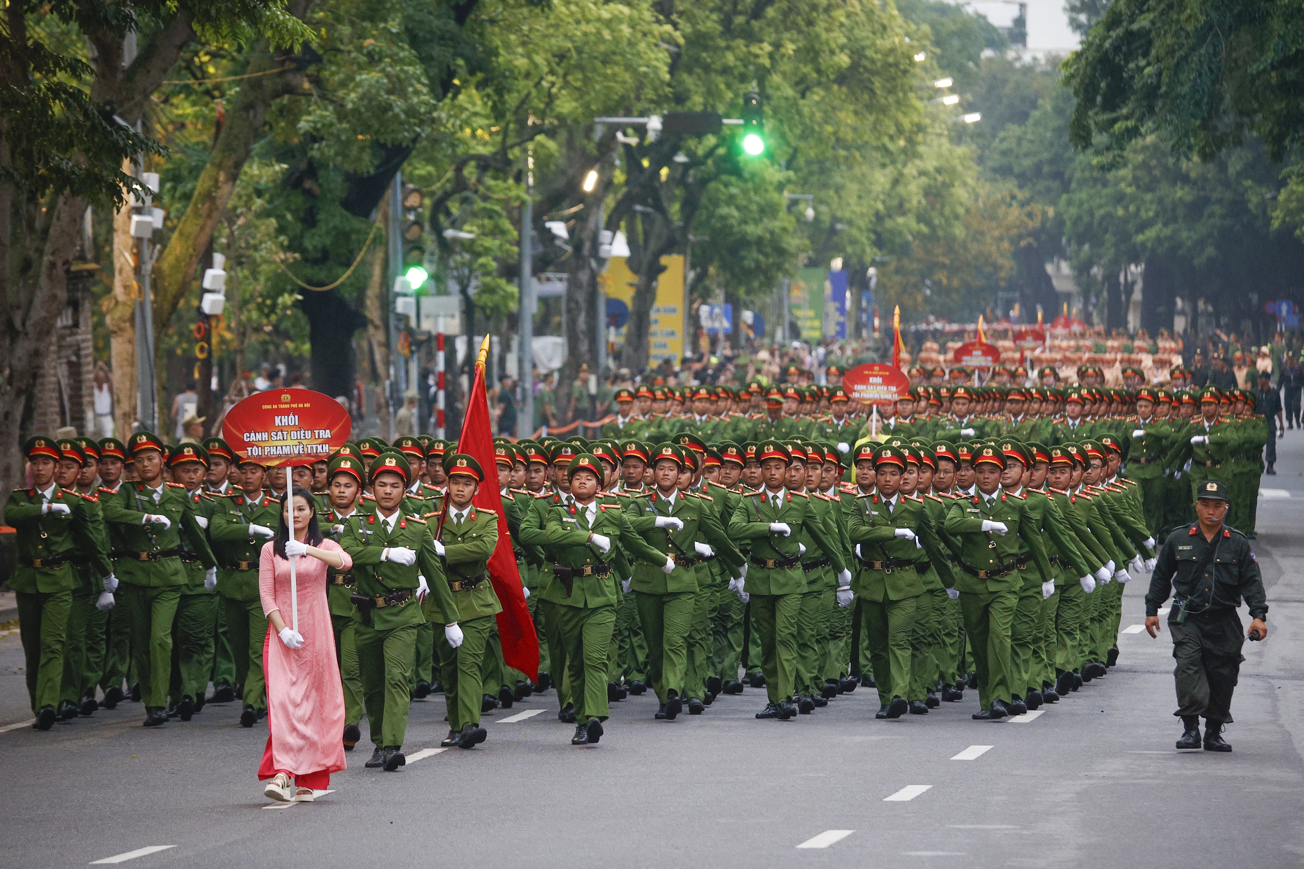 Hơn 2 . 000 Chiến sĩ công an Hà Nội diễu binh diễu hành trong Ngày hội bình yên - Ảnh 9.