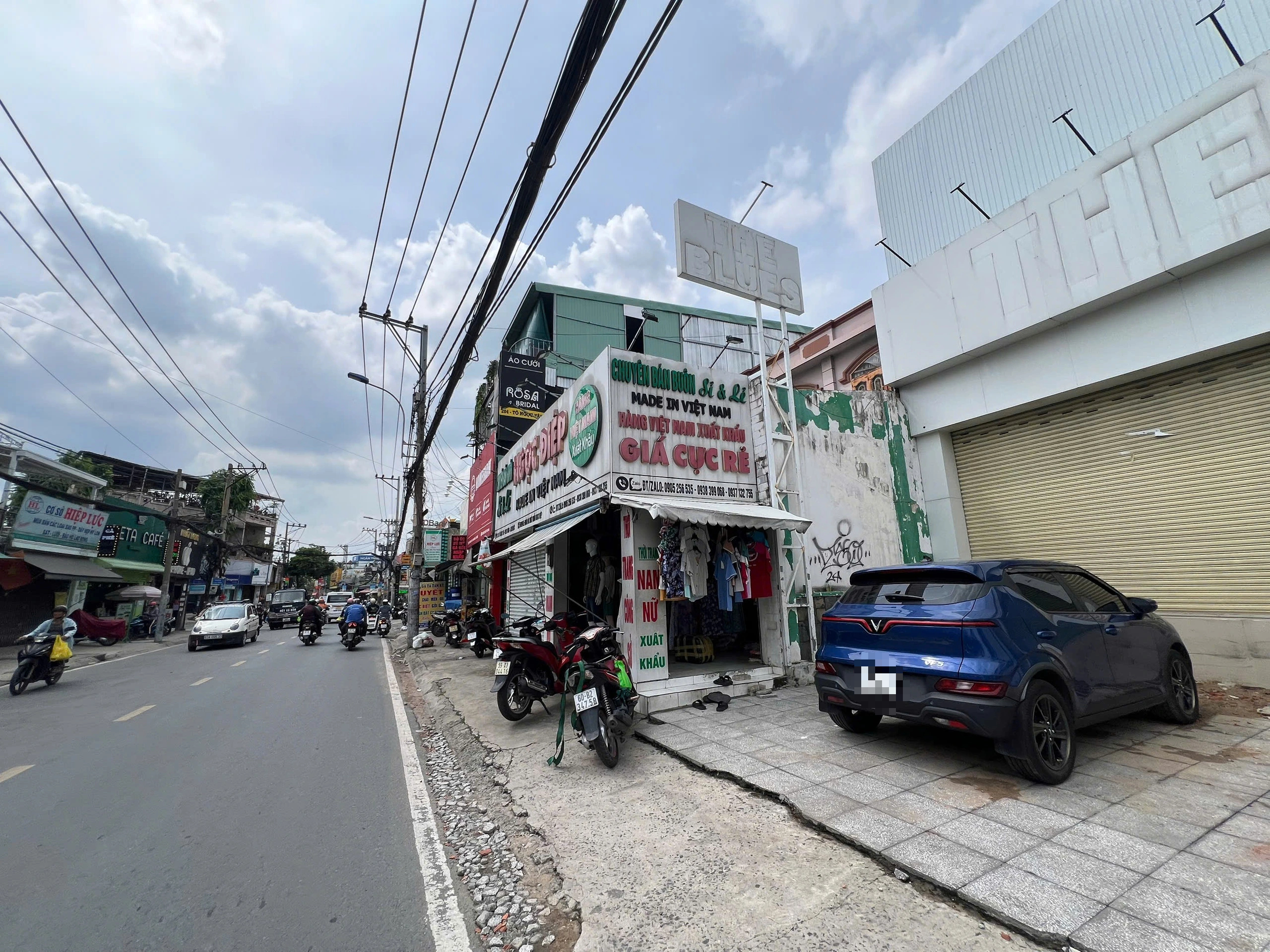 TP.HCM: Lấy lời khai 2 người đàn ông cầm gậy sắt đánh nhau trên đường - Ảnh 2.