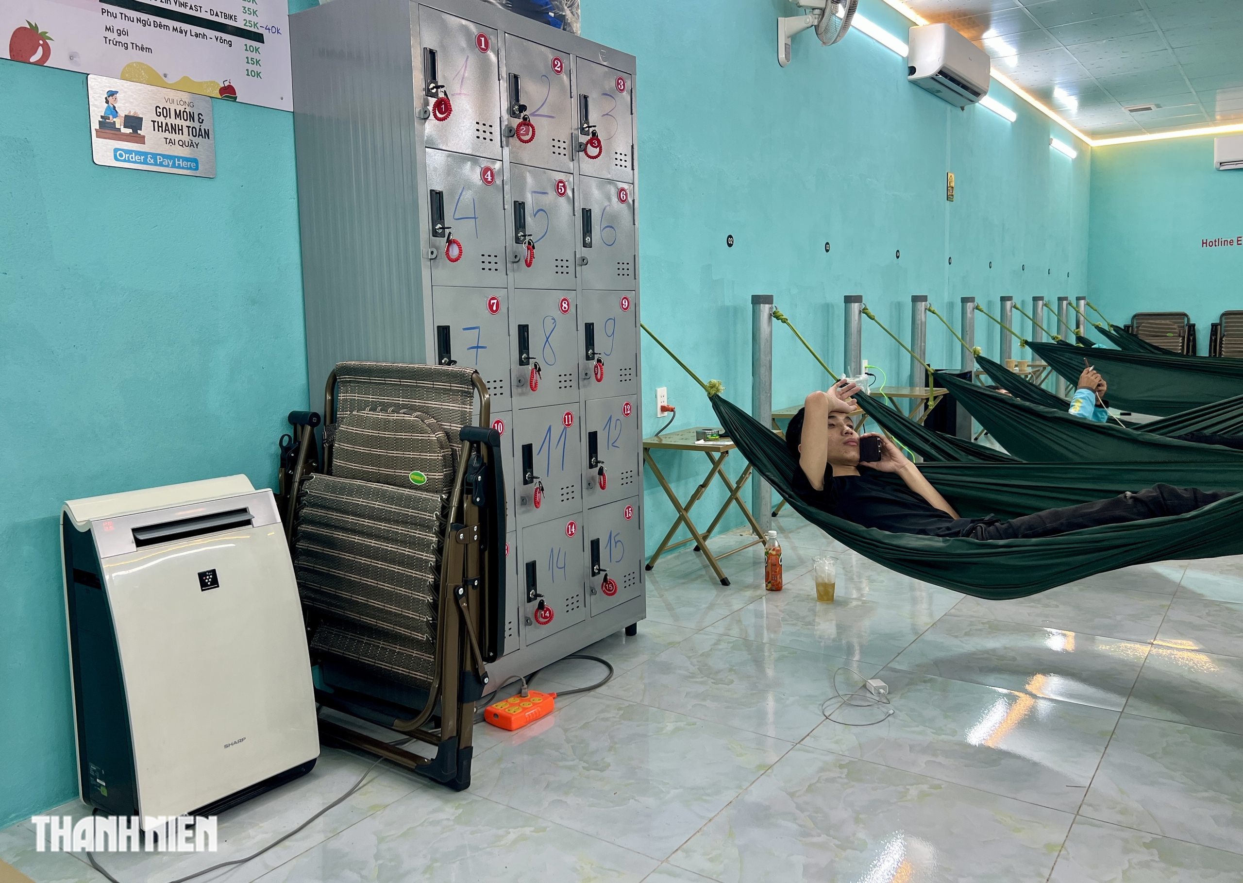 Bất ngờ lý do trạm sạc xe điện có máy lạnh, lọc không khí và sân bóng - Ảnh 2.