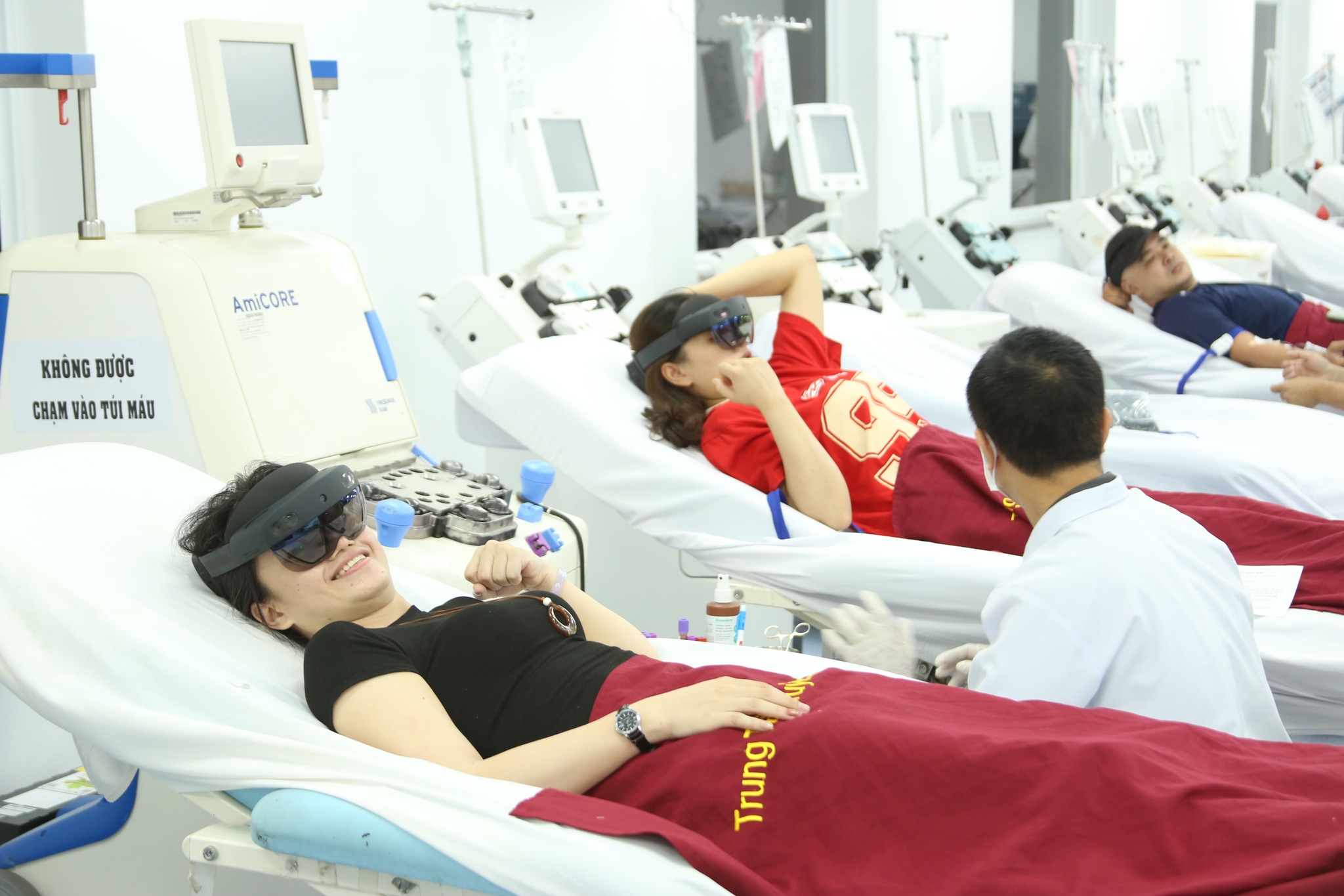 Nguồn dự trữ máu sụt giảm, TP.HCM kêu gọi khẩn cấp hiến máu cứu người- Ảnh 1.