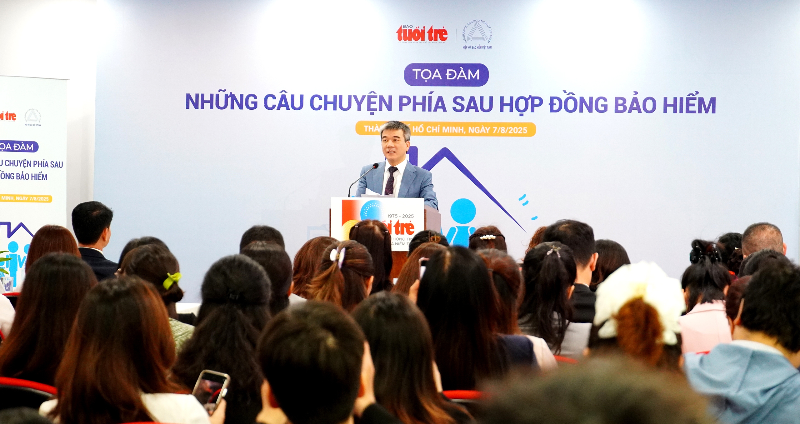 Bảo hiểm nhân thọ sát cánh với khách hàng trong những lúc khó khăn nhất- Ảnh 3.