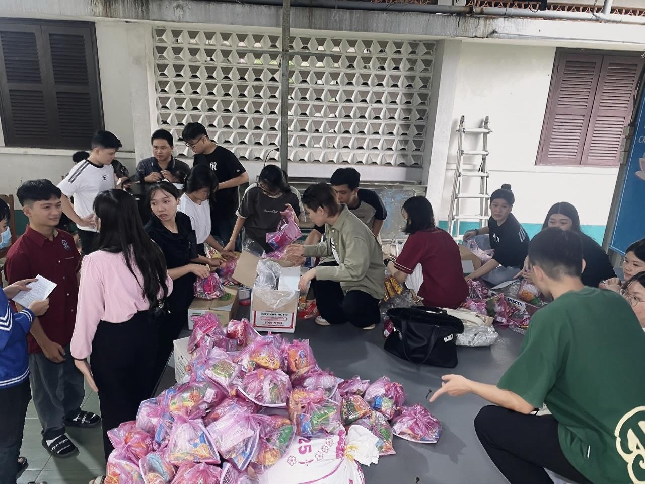 Lớp học cầu vồng - Ảnh 2.