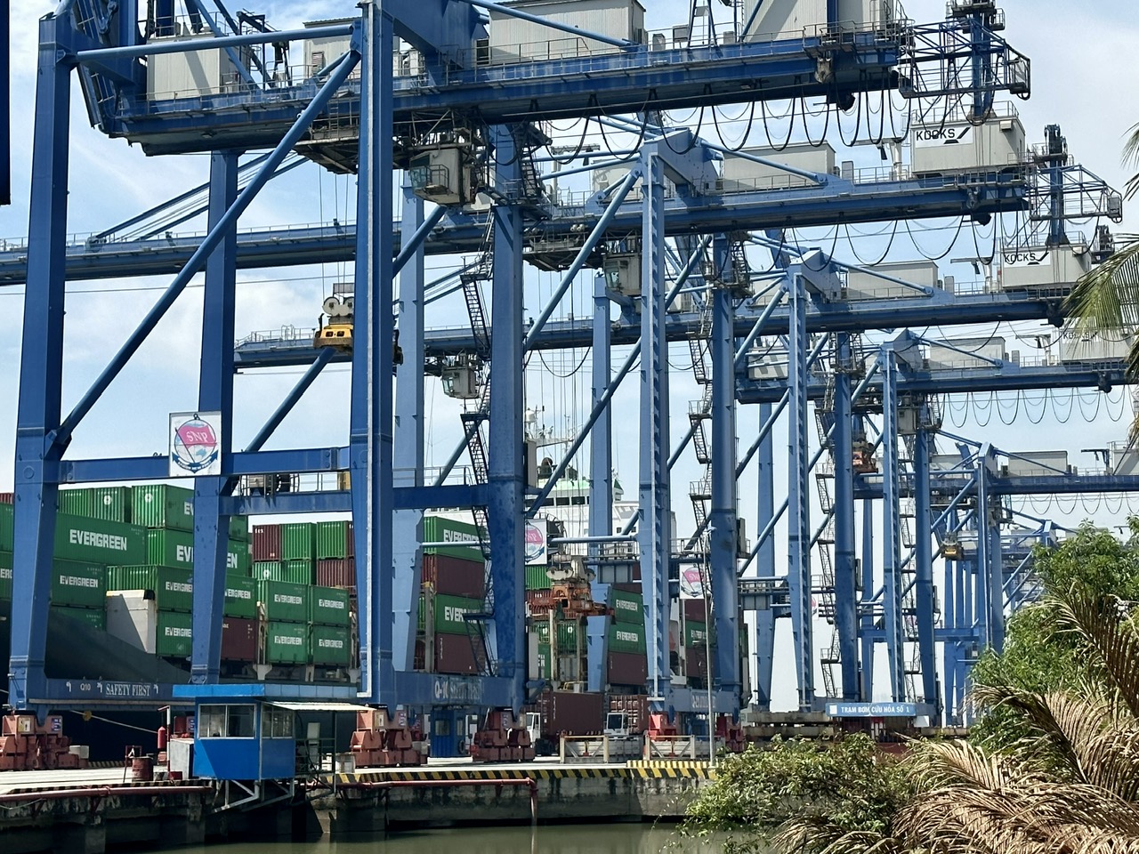 Bộ Công thương cảnh báo nguy cơ tàu hàng bị tấn công ở vùng Biển Đỏ- Ảnh 1.
