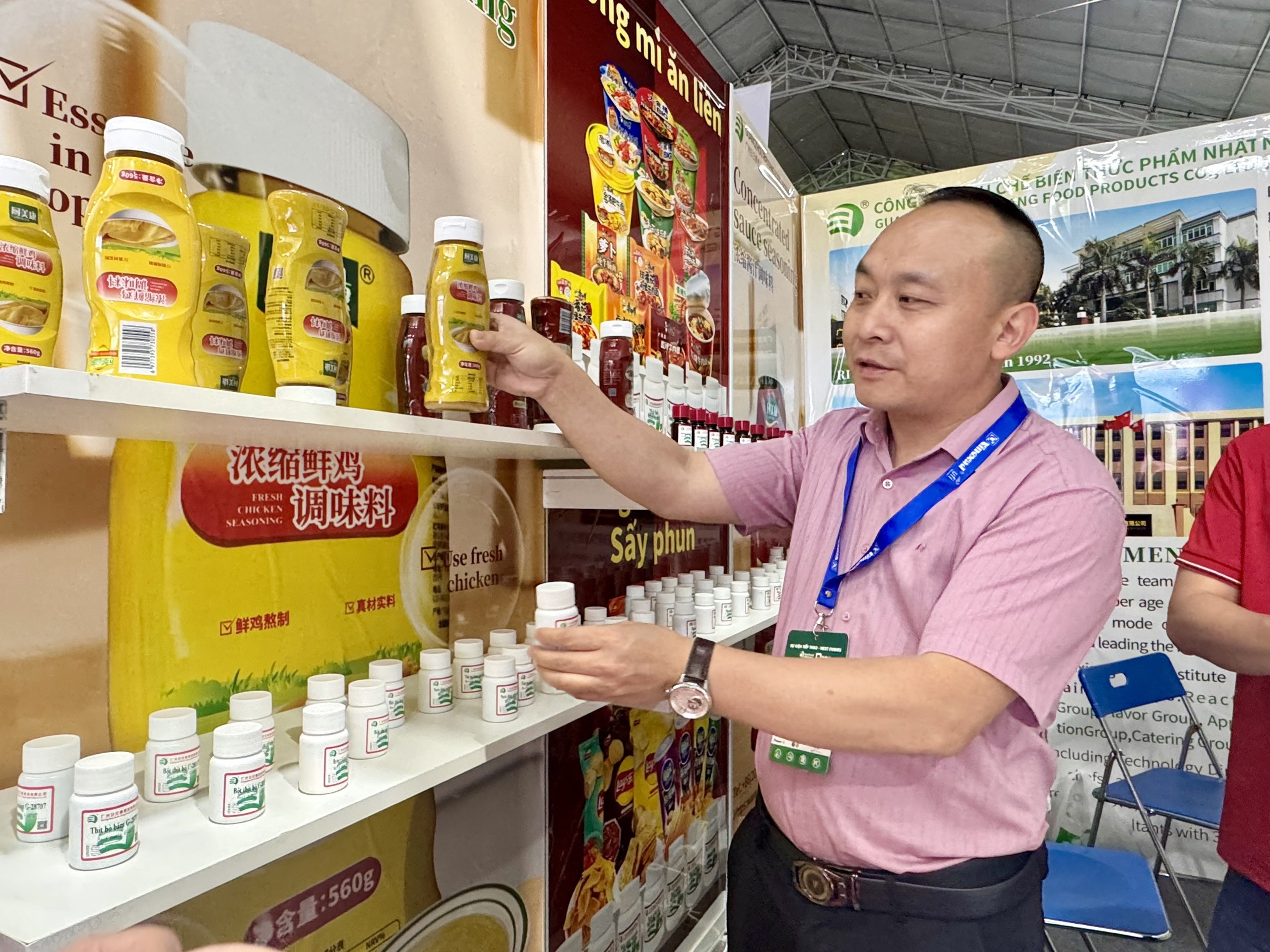 Người dân TP.HCM thưởng thức món ngon tại sự kiện ẩm thực Trung - Việt- Ảnh 4. Người dân TP.HCM thưởng thức món ngon tại sự kiện ẩm thực Trung - Việt- Ảnh 4.