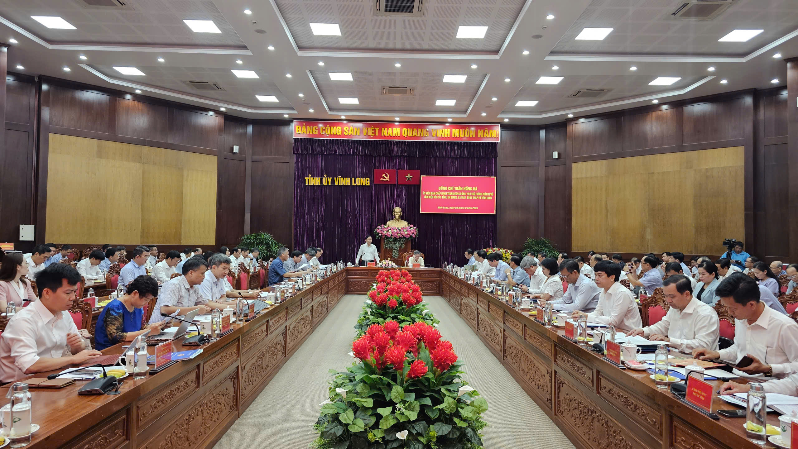 Phó thủ tướng Trần Hồng Hà tháo gỡ khó khăn ở các tỉnh miền Tây - Ảnh 2.