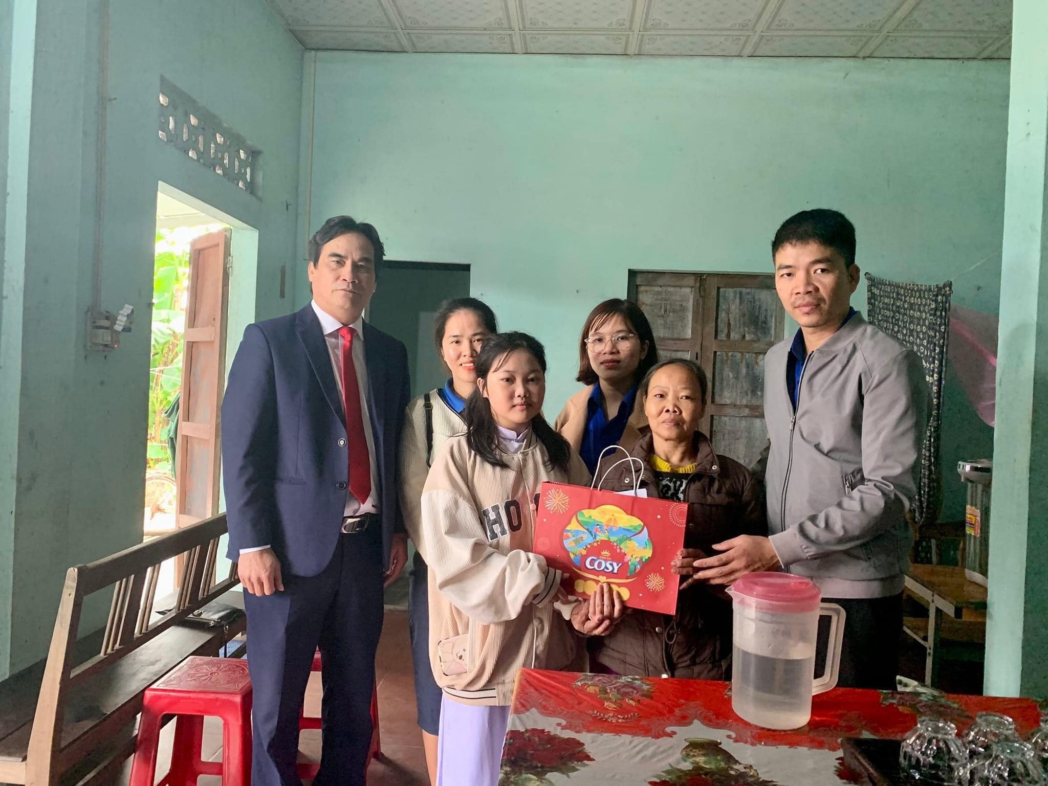 Mái trường thắp sáng những ước mơ - Ảnh 7.