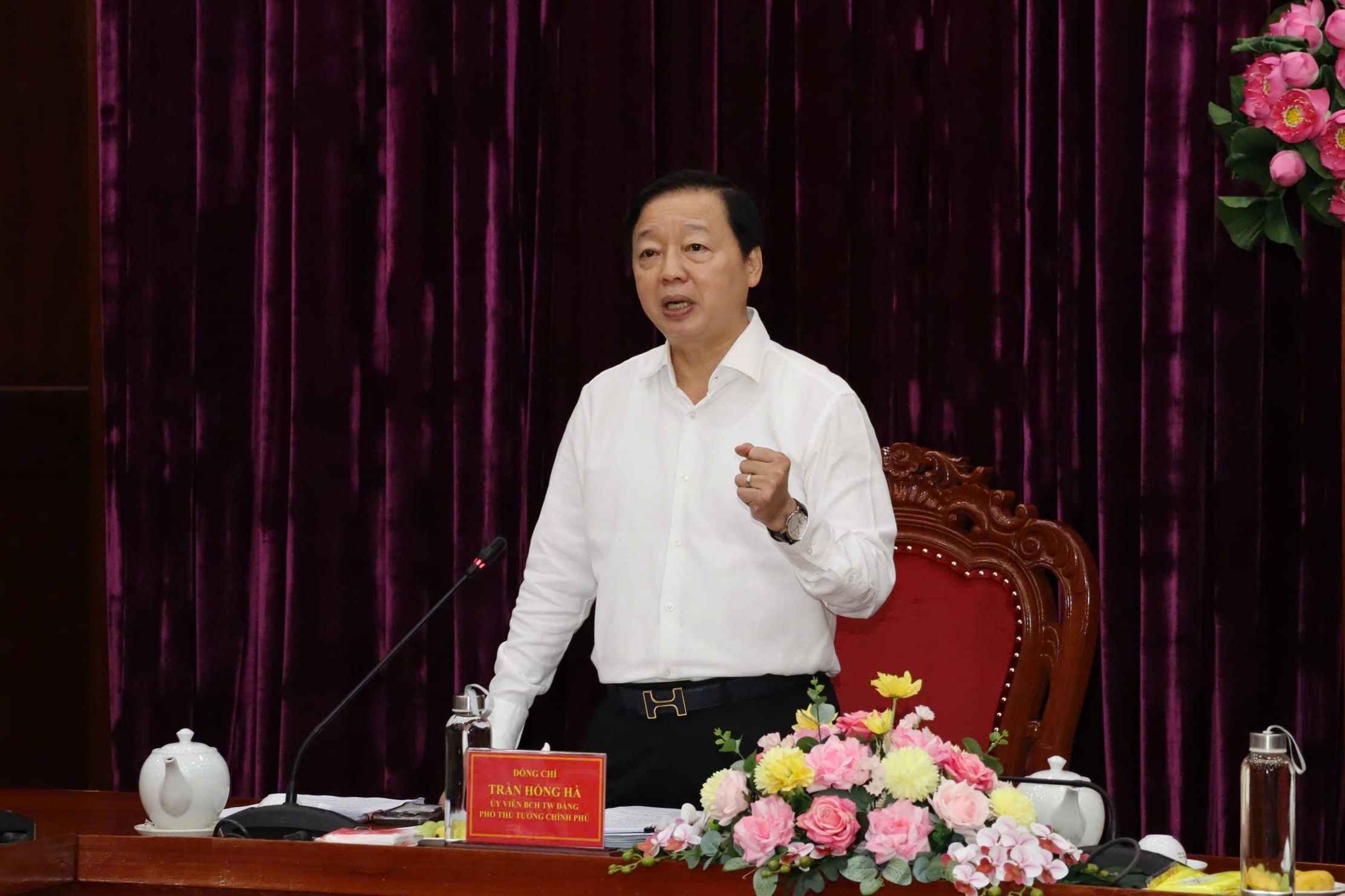 Phó thủ tướng Trần Hồng Hà tháo gỡ khó khăn ở các tỉnh miền Tây - Ảnh 1.