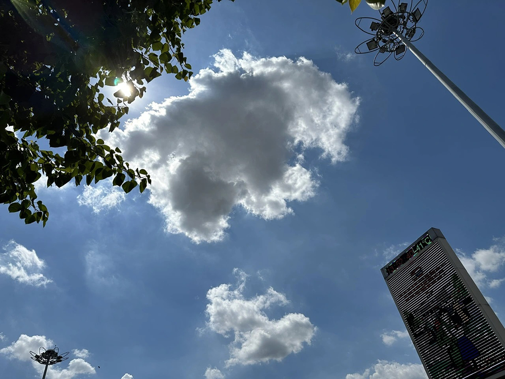 Nắng nóng chưa qua, bão đang 'thập thò'- Ảnh 2. Nắng nóng chưa qua, bão đang 'thập thò'- Ảnh 2.