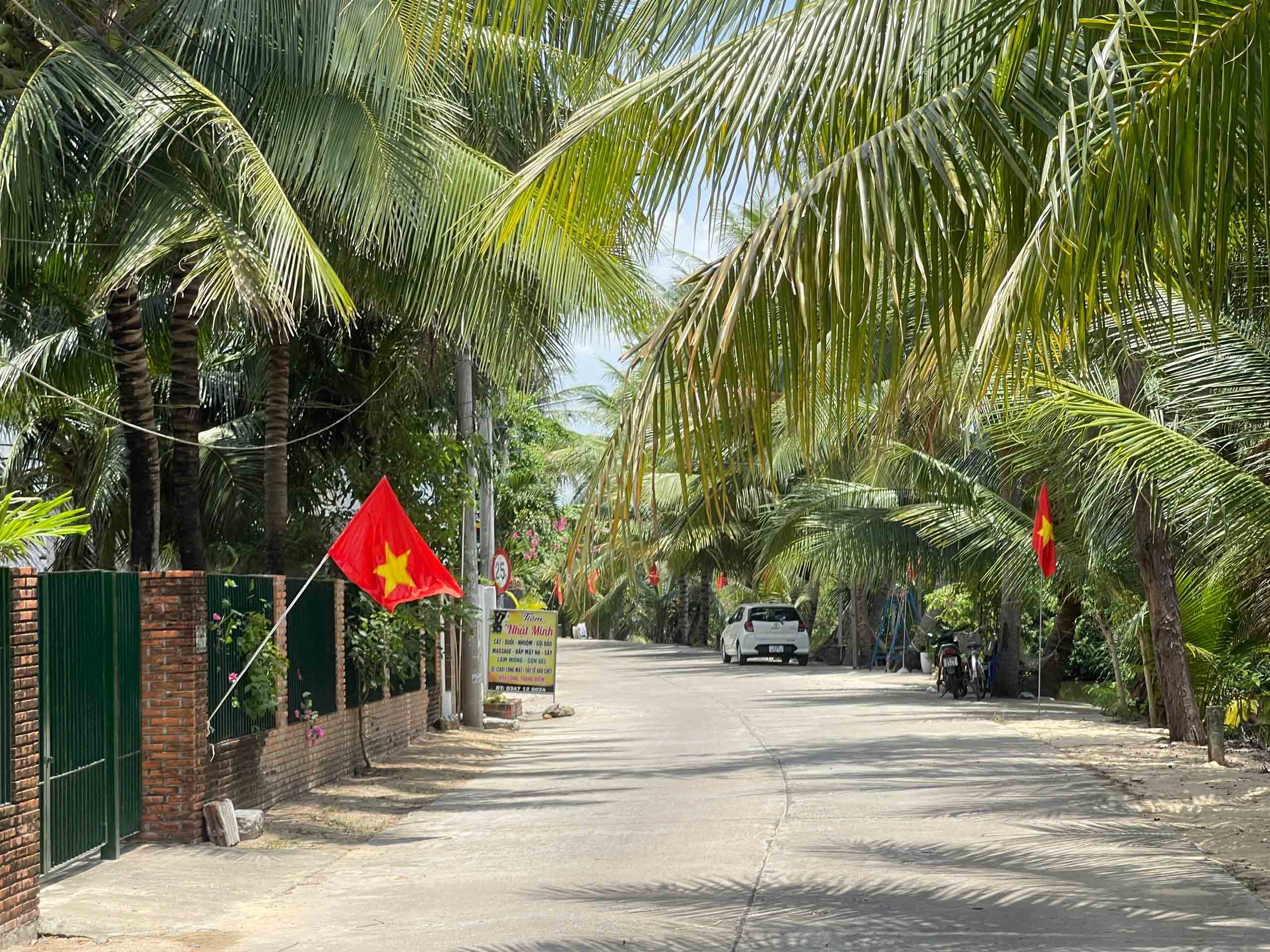 ឡុង ធី ទឹកហូររាងដូចនាគ ឱបភូមិមាត់សមុទ្រ - រូបថត ១០. Long Thủy, dòng nước hình rồng ôm lấy làng biển- Ảnh 10.