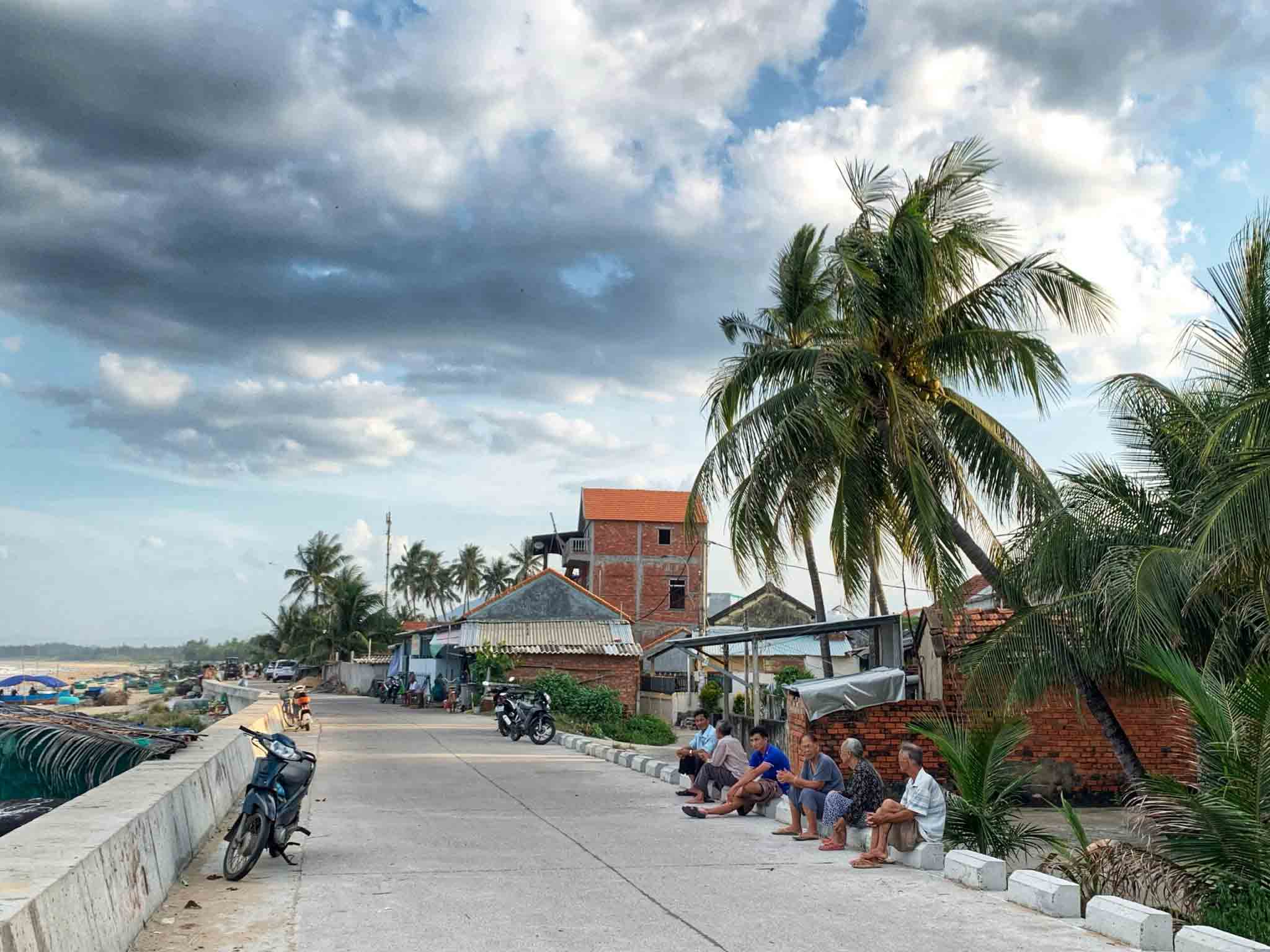 ឡុង ធុយ ទឹកហូររាងដូចនាគ ឱបភូមិមាត់សមុទ្រ - រូបថត ៧. Long Thủy, dòng nước hình rồng ôm lấy làng biển- Ảnh 7.