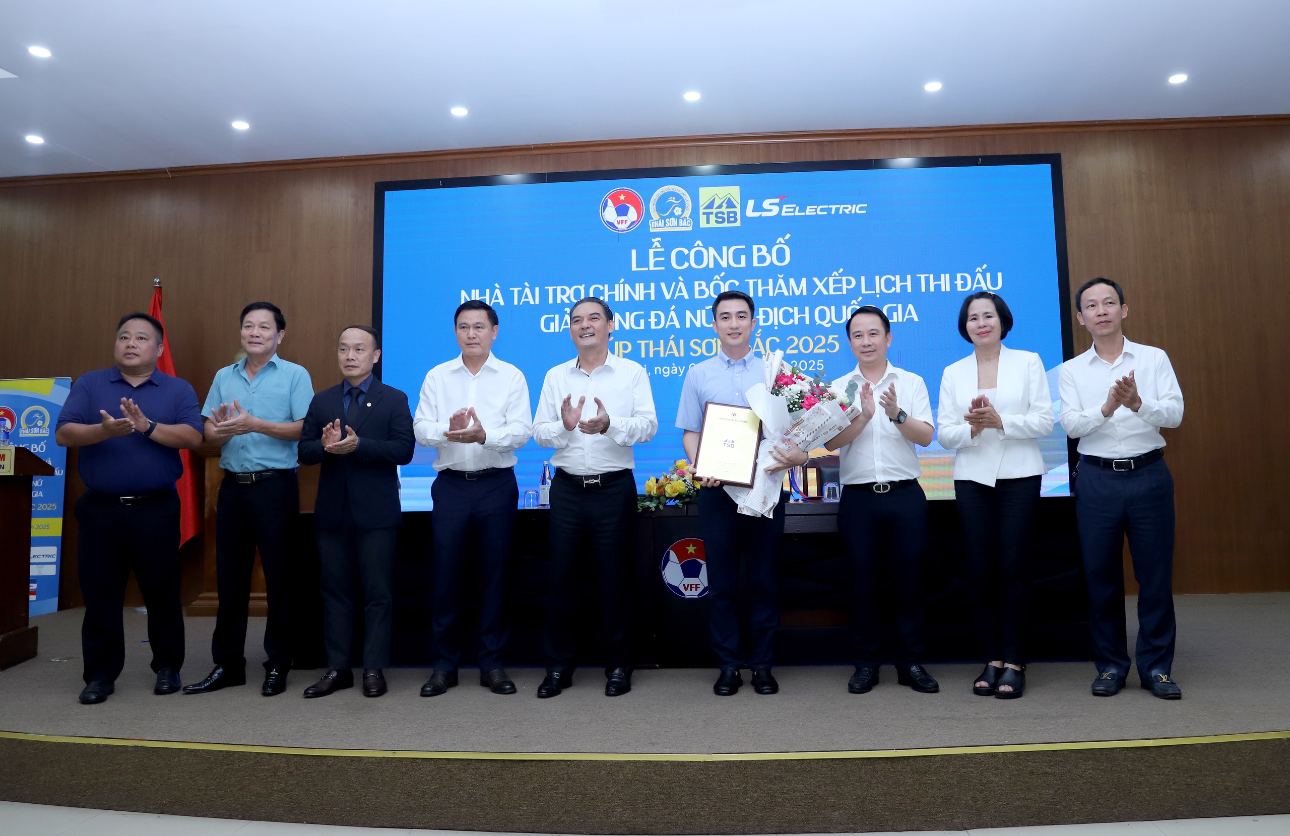 Giải bóng đá nữ VĐQG 2025: Mùa giải mới, bệ phóng mới - Ảnh 1.