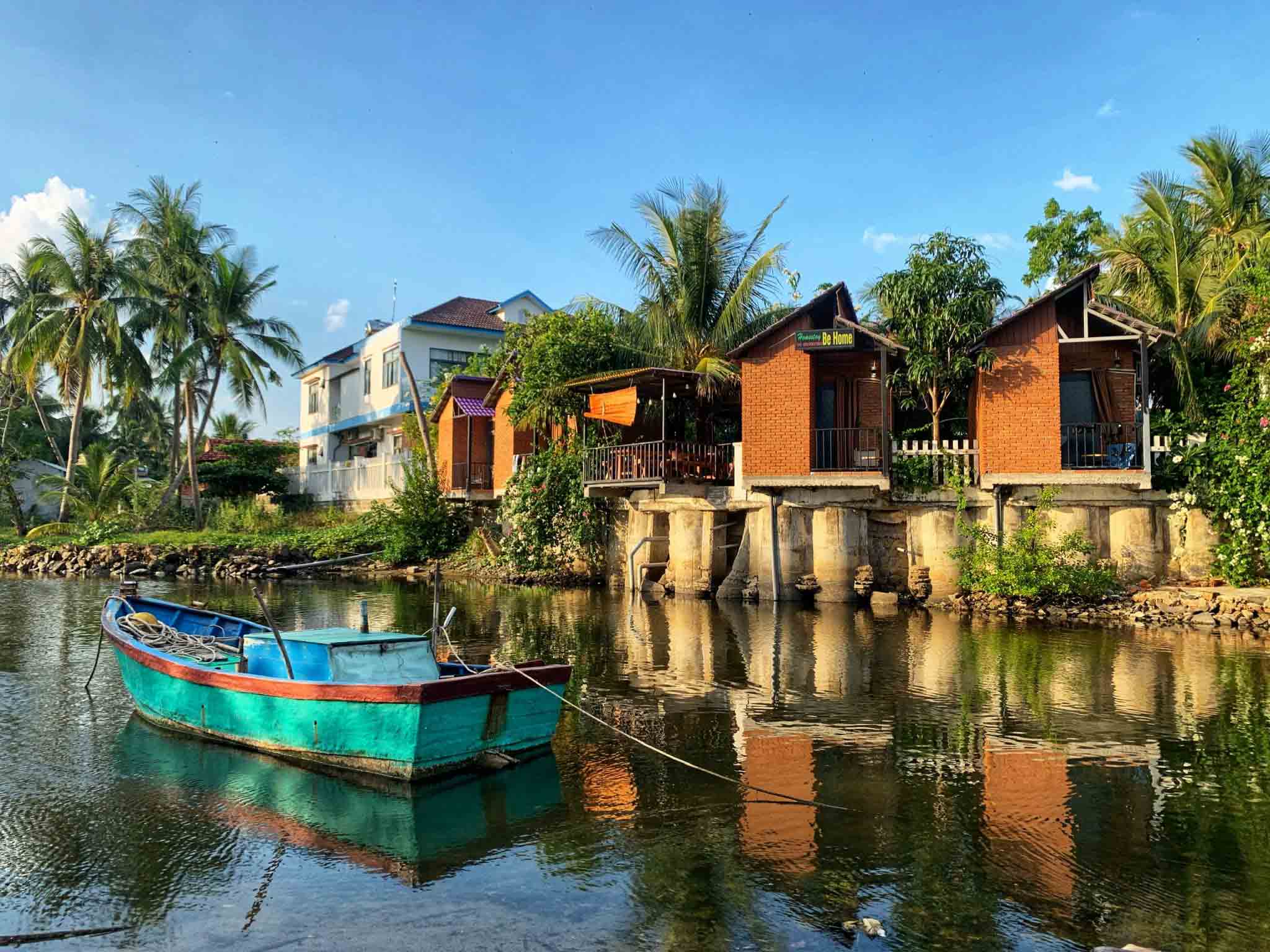 ឡុង ធី ទឹកហូររាងដូចនាគ ឱបភូមិមាត់សមុទ្រ - រូបថត ២. Long Thủy, dòng nước hình rồng ôm lấy làng biển- Ảnh 2.