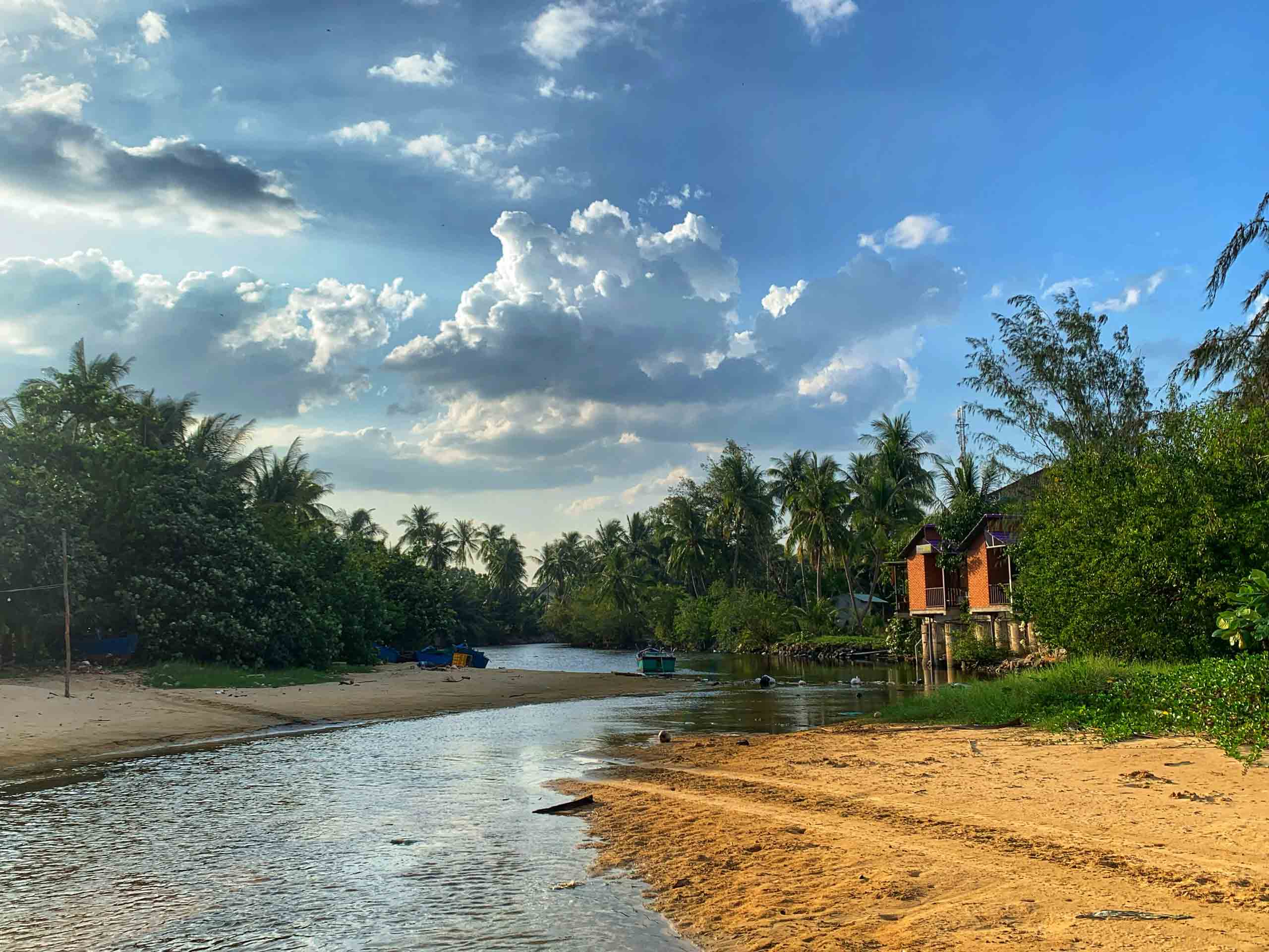 ឡុង ធី ទឹកហូររាងដូចនាគ ឱបភូមិមាត់សមុទ្រ - រូបថត ៦. Long Thủy, dòng nước hình rồng ôm lấy làng biển- Ảnh 6.