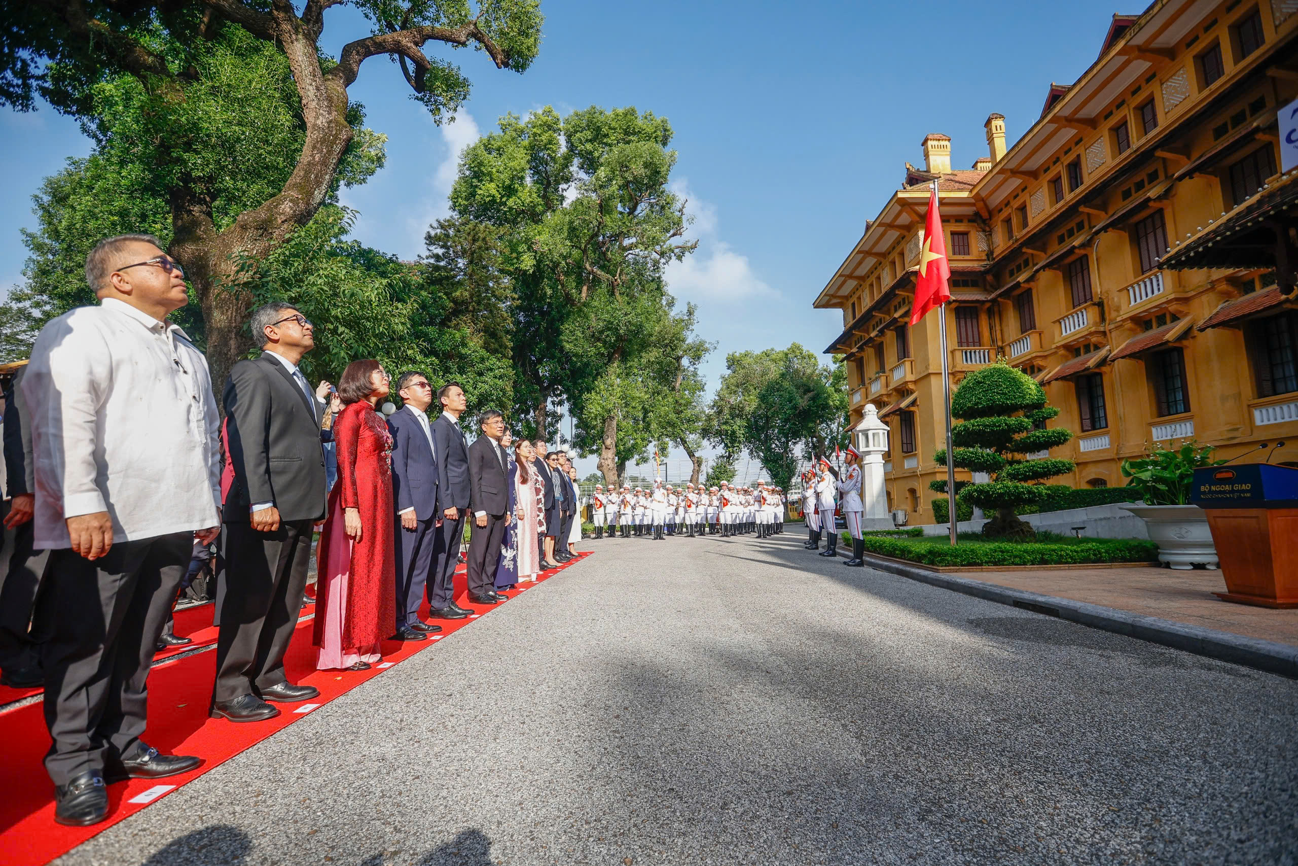 Lễ thượng cờ nhân kỷ niệm 58 năm thành lập ASEAN- Ảnh 4.