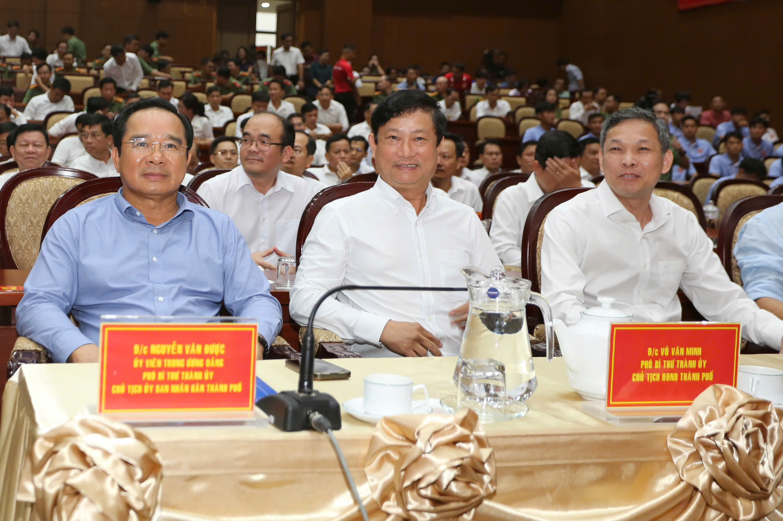 Voorzitter van het Volkscomité van Ho Chi Minhstad: Trots en ontroerd door de terugkeer van de Ho Chi Minhstad Politie Club - Foto 1. Chủ tịch UBND TP.HCM: Tự hào, xúc động trước sự trở lại của CLB Công an TP.HCM- Ảnh 1.