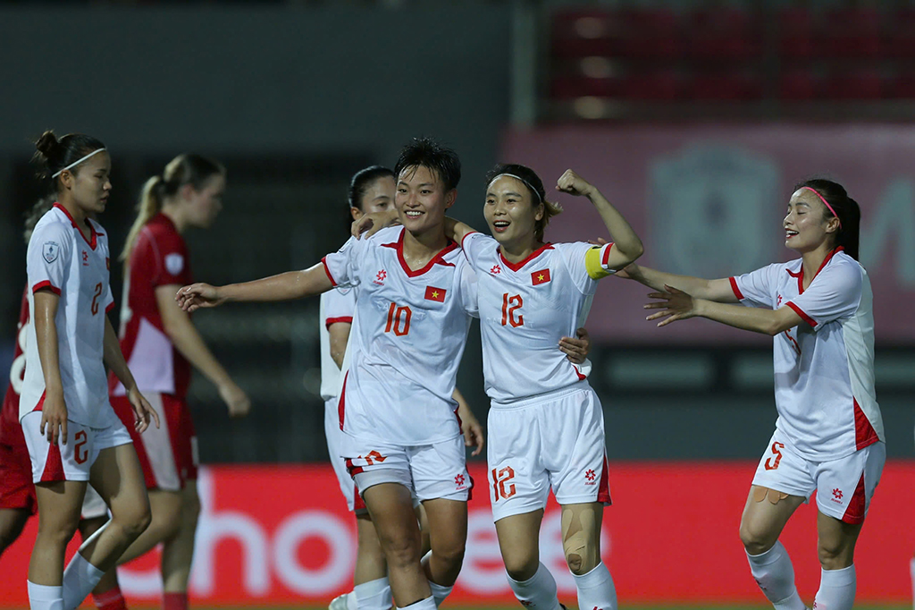 Impressionante vaga na semifinal da seleção feminina do Vietnã: precisa derrotar a Tailândia e conquistar o primeiro lugar no grupo - Foto 2. Vé bán kết ấn tượng của đội tuyển nữ Việt Nam: Phải đánh bại Thái Lan, giành ngôi đầu bảng- Ảnh 2.